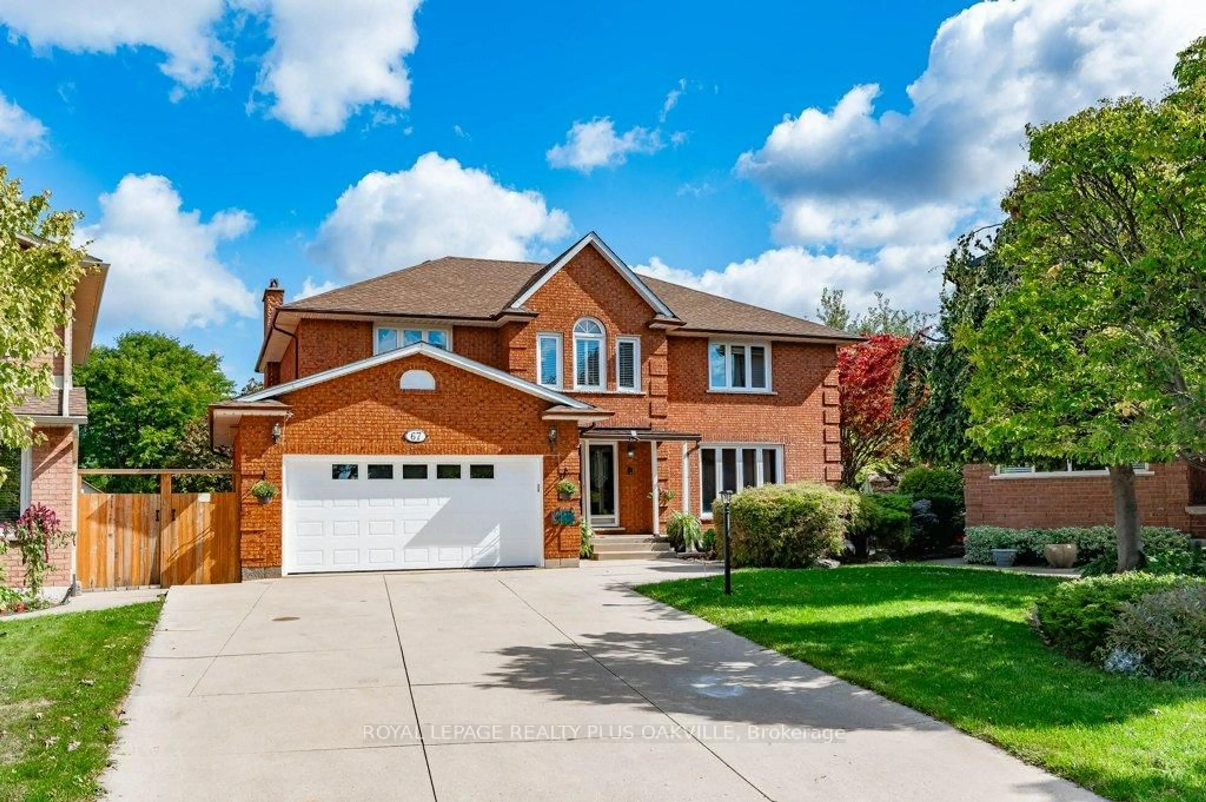 Home with brick exterior material, street for 67 Horizon Crt, Hamilton Ontario L9B 1W9