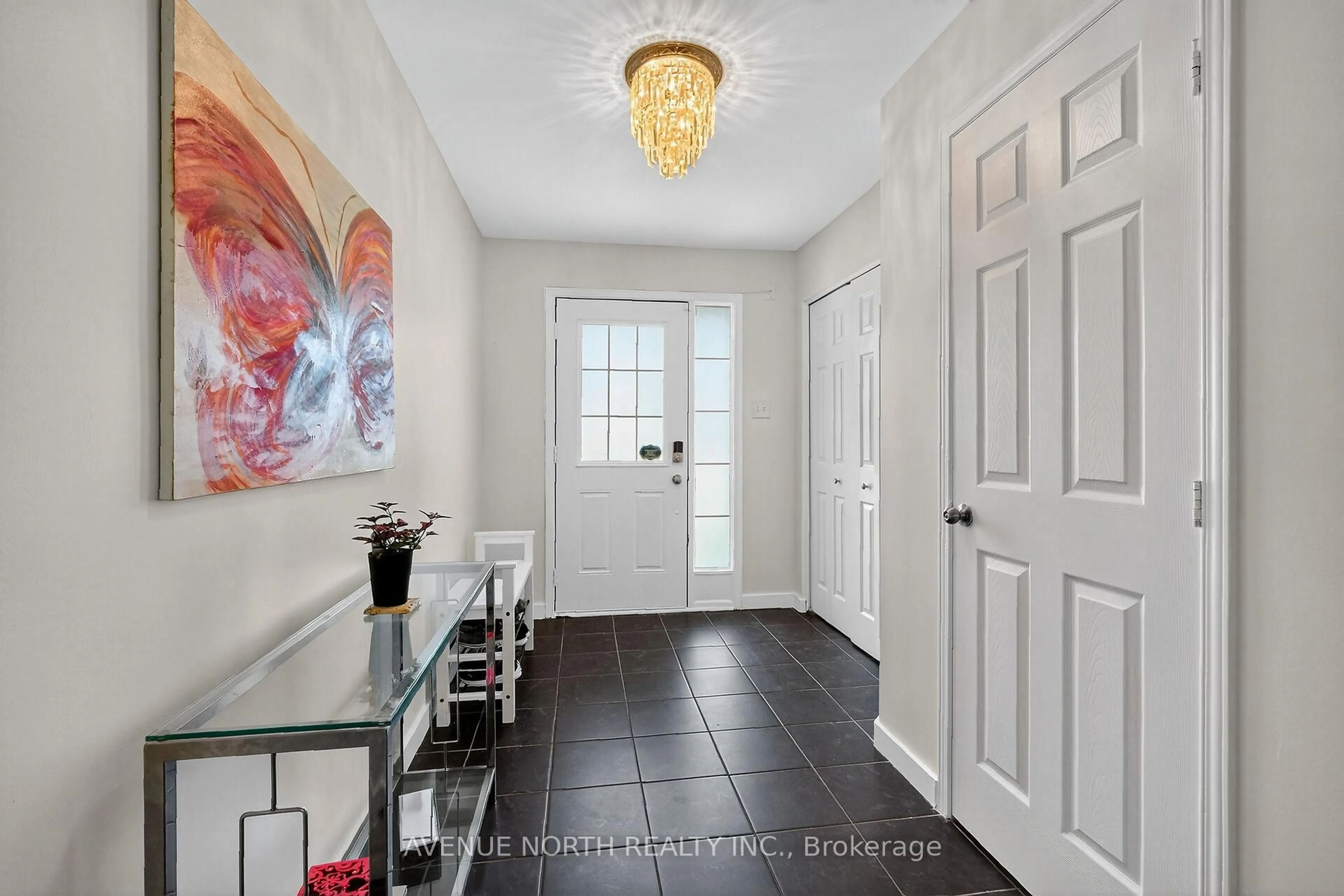 Indoor entryway for 208 Kingswell St, Ottawa Ontario K1T 0L1