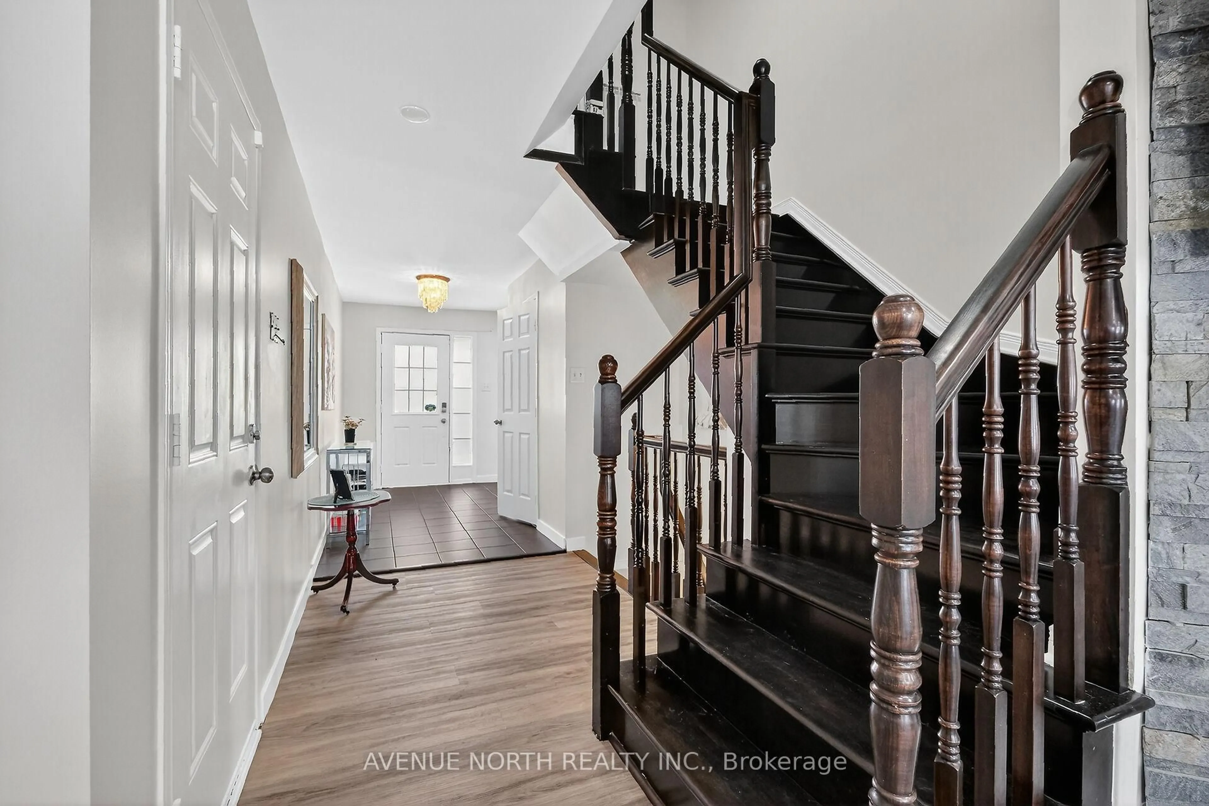 Unknown for 208 Kingswell St, Ottawa Ontario K1T 0L1