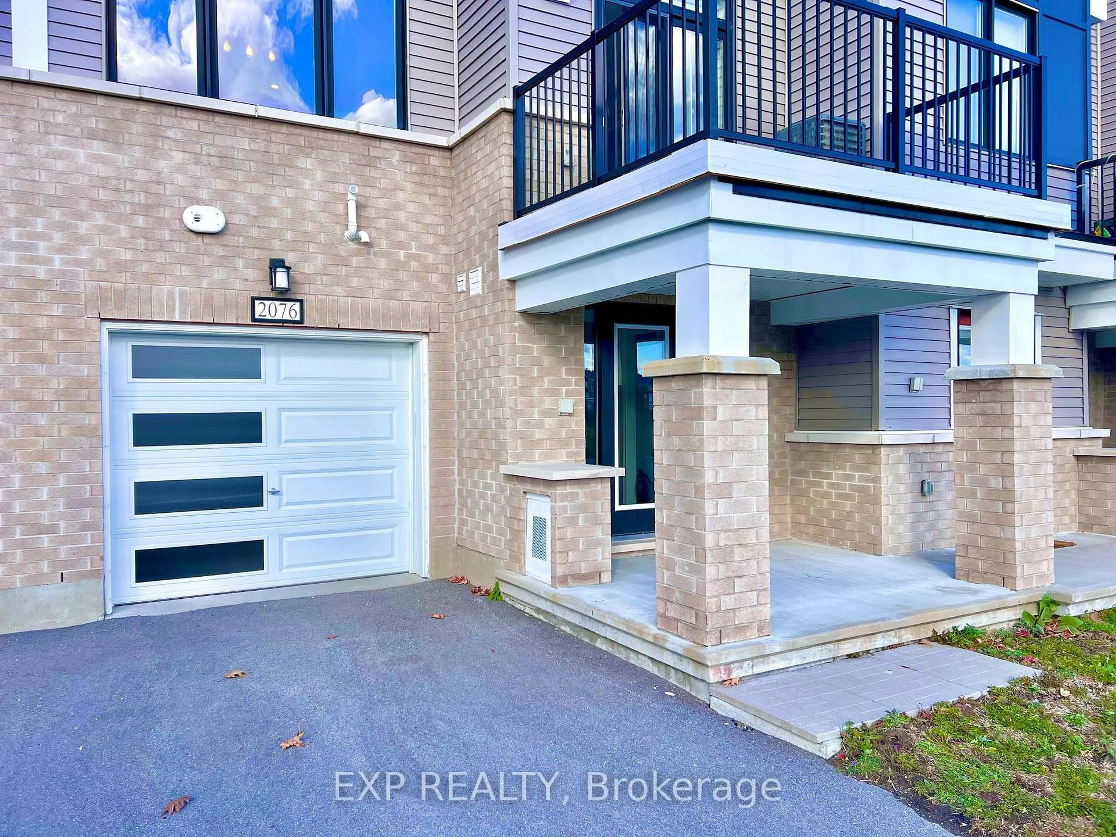 A pic from outside/outdoor area/front of a property/back of a property/a pic from drone, unknown for 2076 Leinster Circ, Ottawa Ontario K2S 2Z5