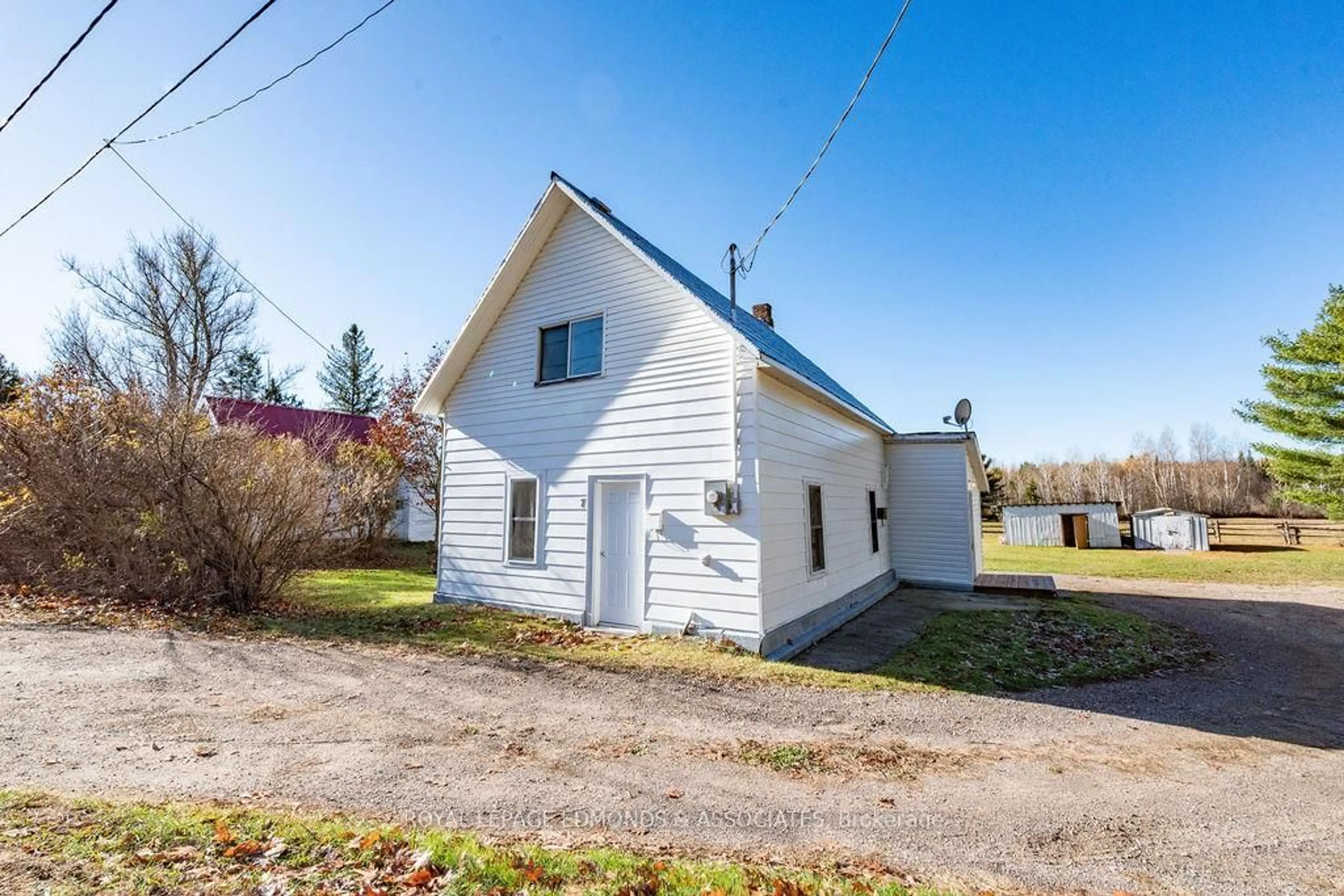 A pic from outside/outdoor area/front of a property/back of a property/a pic from drone, unknown for 7 Elizabeth St, Chalk River Ontario K0J 1J0