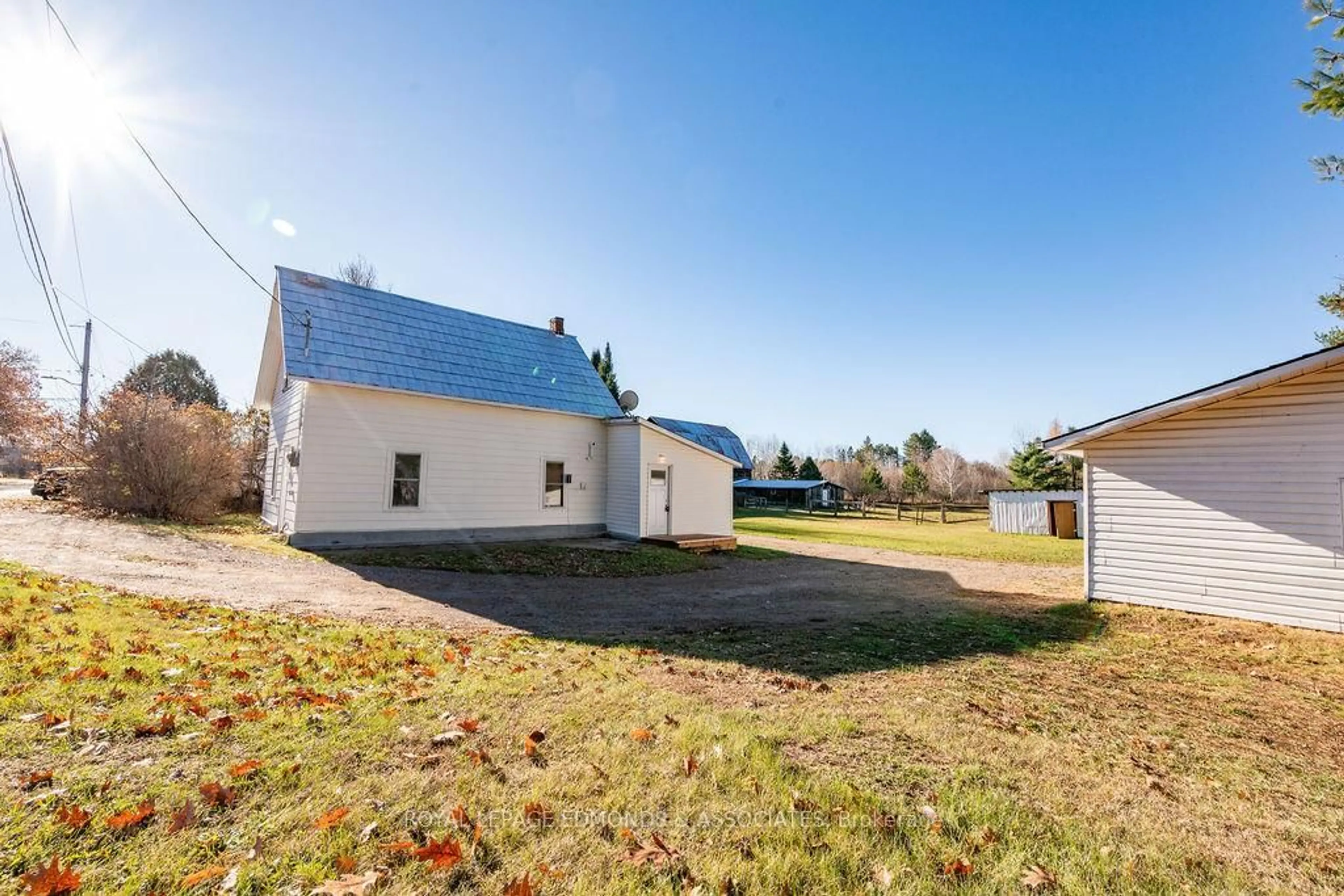 A pic from outside/outdoor area/front of a property/back of a property/a pic from drone, building for 7 Elizabeth St, Chalk River Ontario K0J 1J0