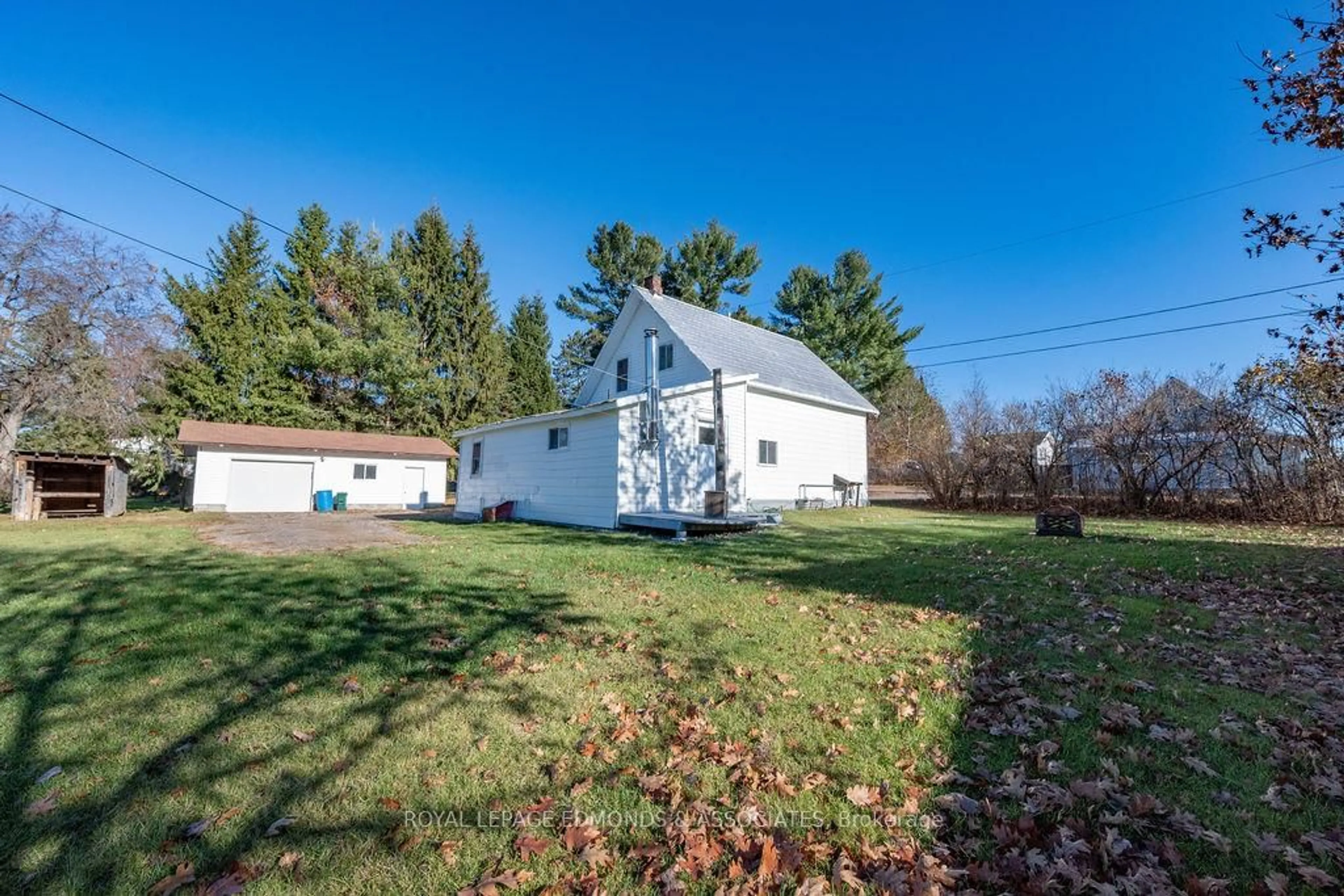 A pic from outside/outdoor area/front of a property/back of a property/a pic from drone, unknown for 7 Elizabeth St, Chalk River Ontario K0J 1J0