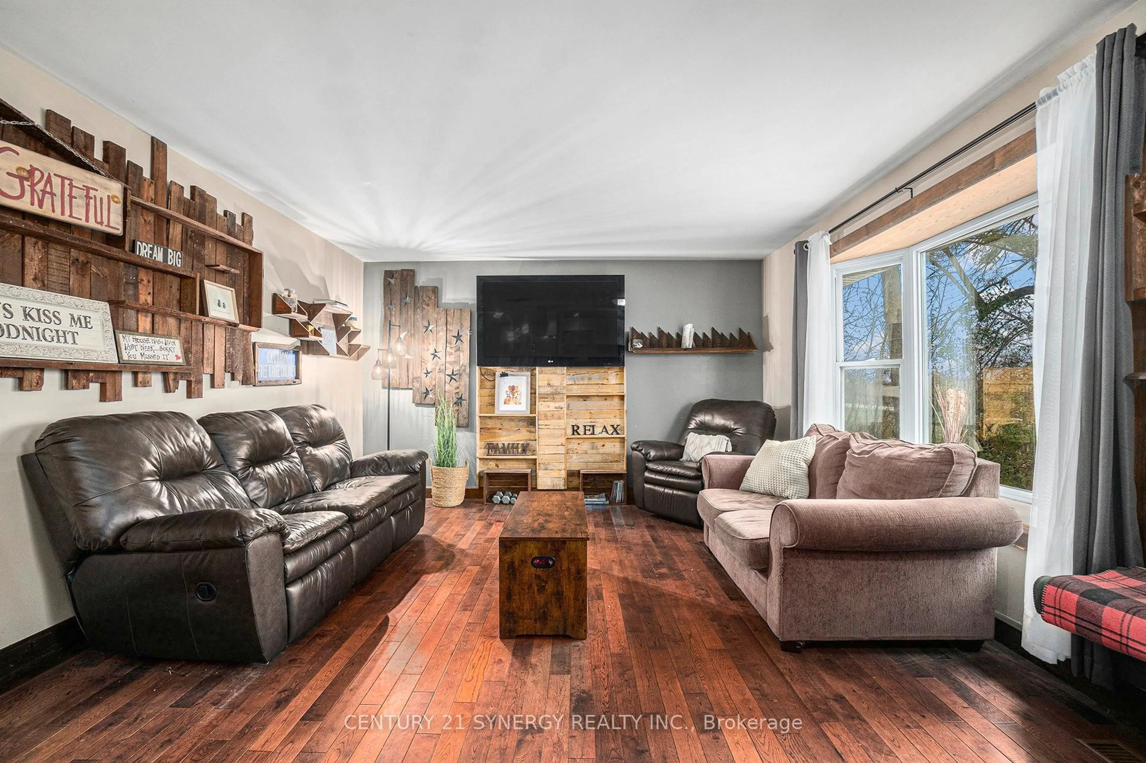 Living room with furniture, wood/laminate floor for 178 Best Rd, Smiths Falls Ontario K7A 4S4