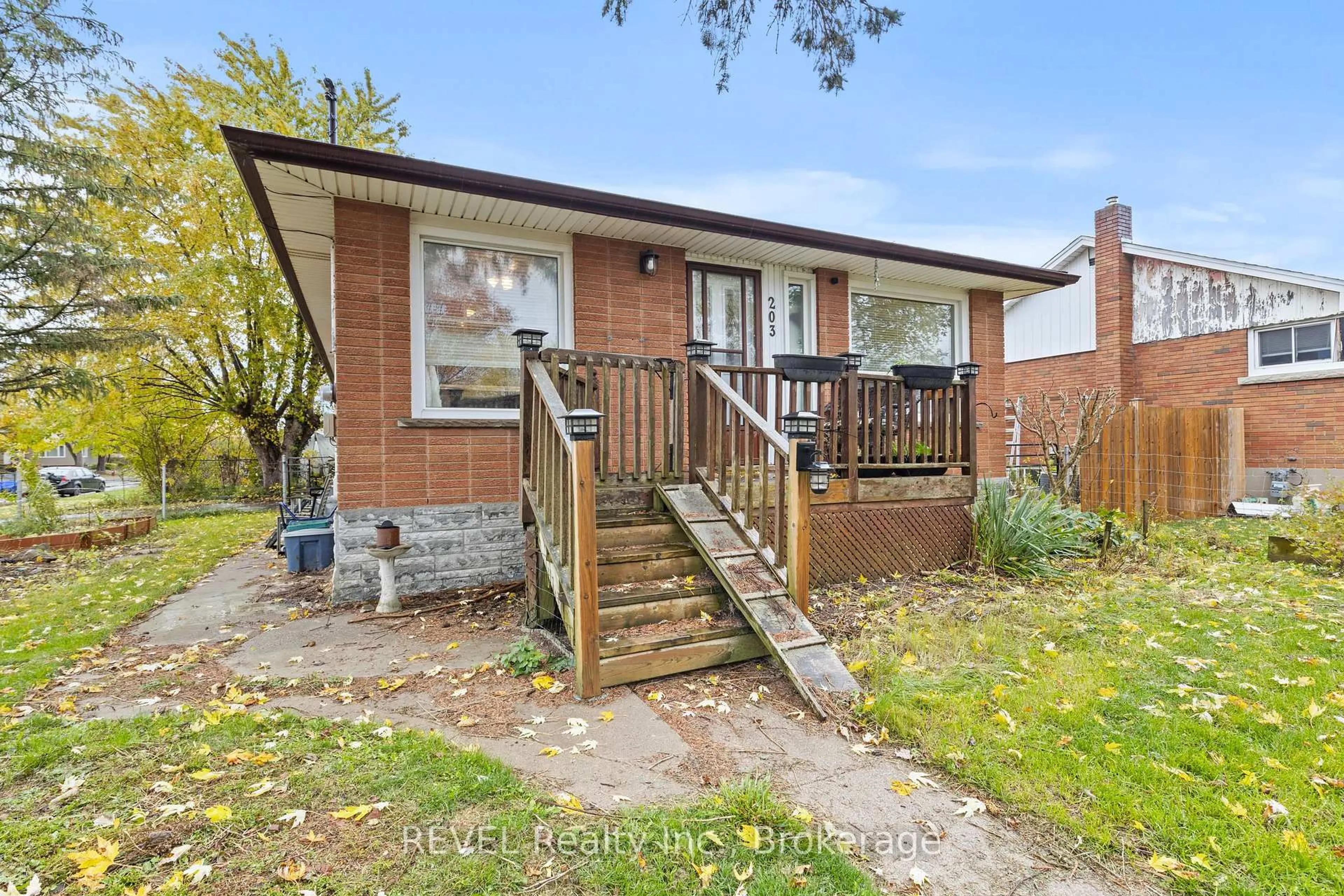 Home with brick exterior material, street for 203 Kilgour Ave, Welland Ontario L3C 2R1