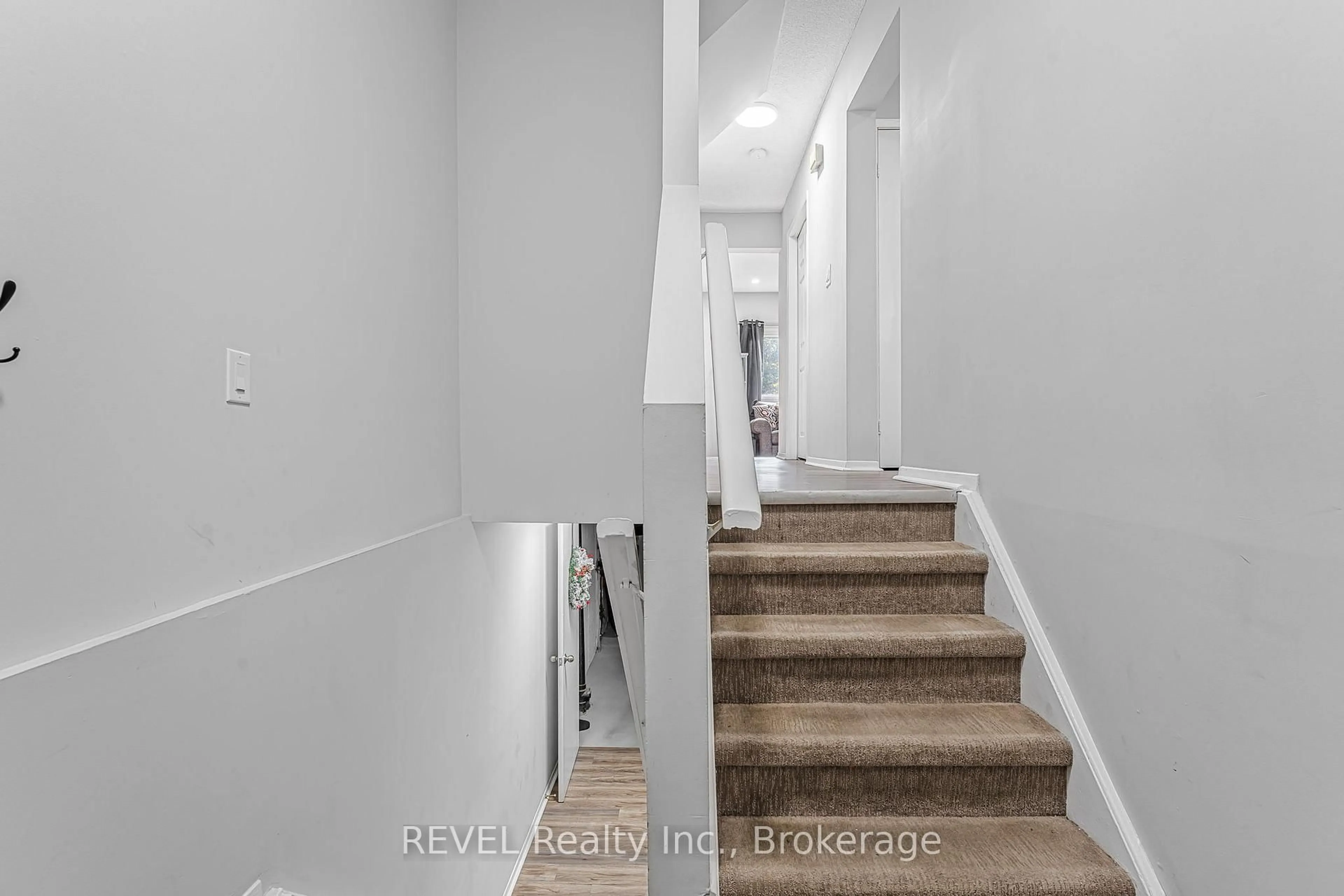 Stairs for 195 Denistoun St #254, Welland Ontario L3C 6J6