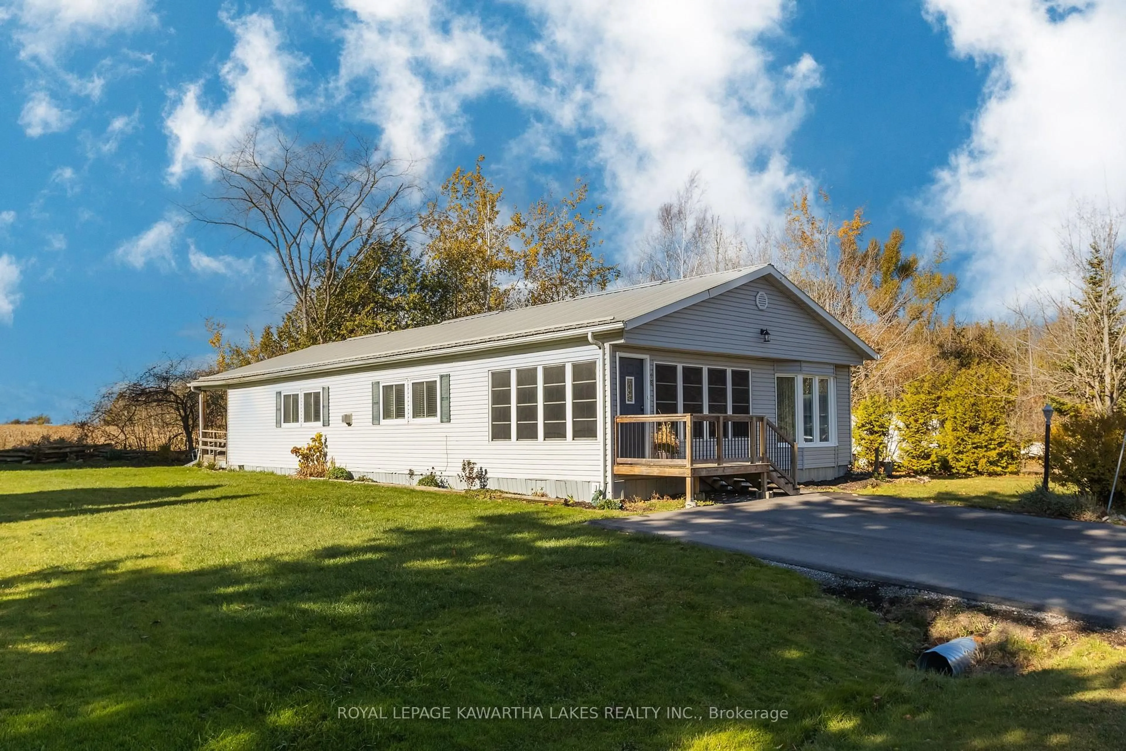 Home with vinyl exterior material, water/lake/river/ocean view for 18 Hill St, Kawartha Lakes Ontario K9V 0H5