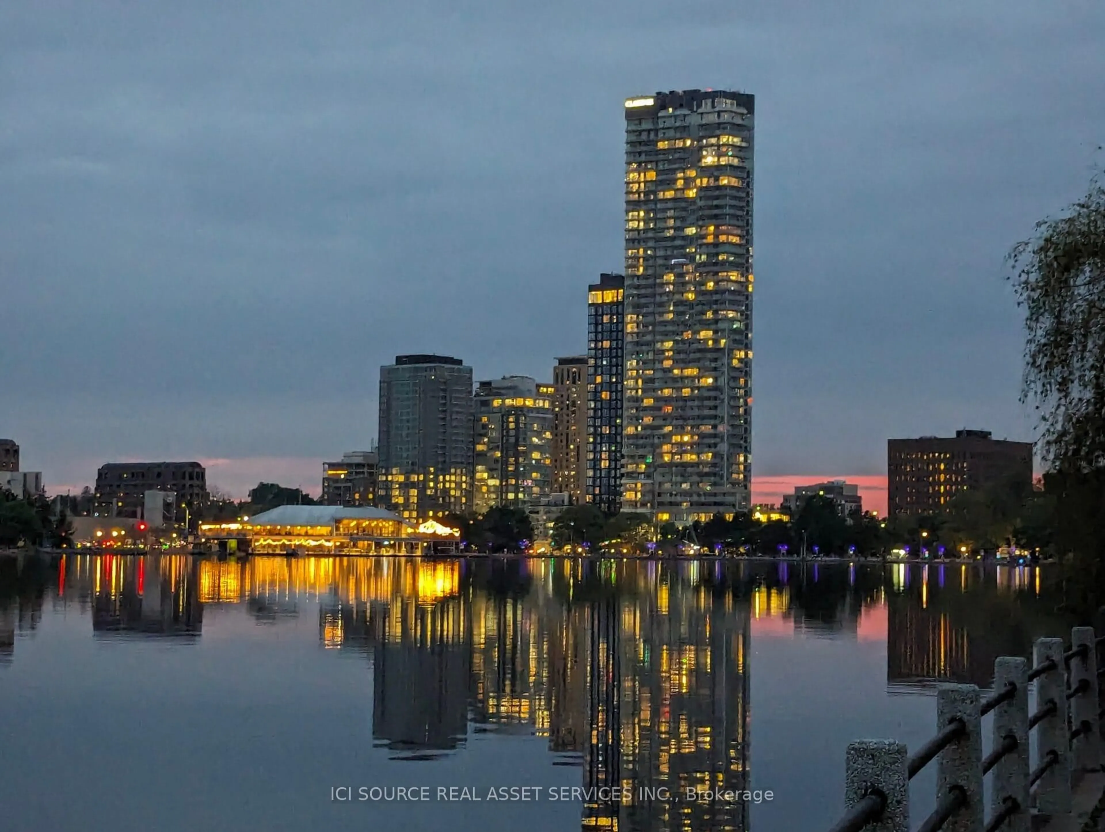 Blurry image for 805 Carling Ave #3003, Ottawa Ontario K1S 5W9