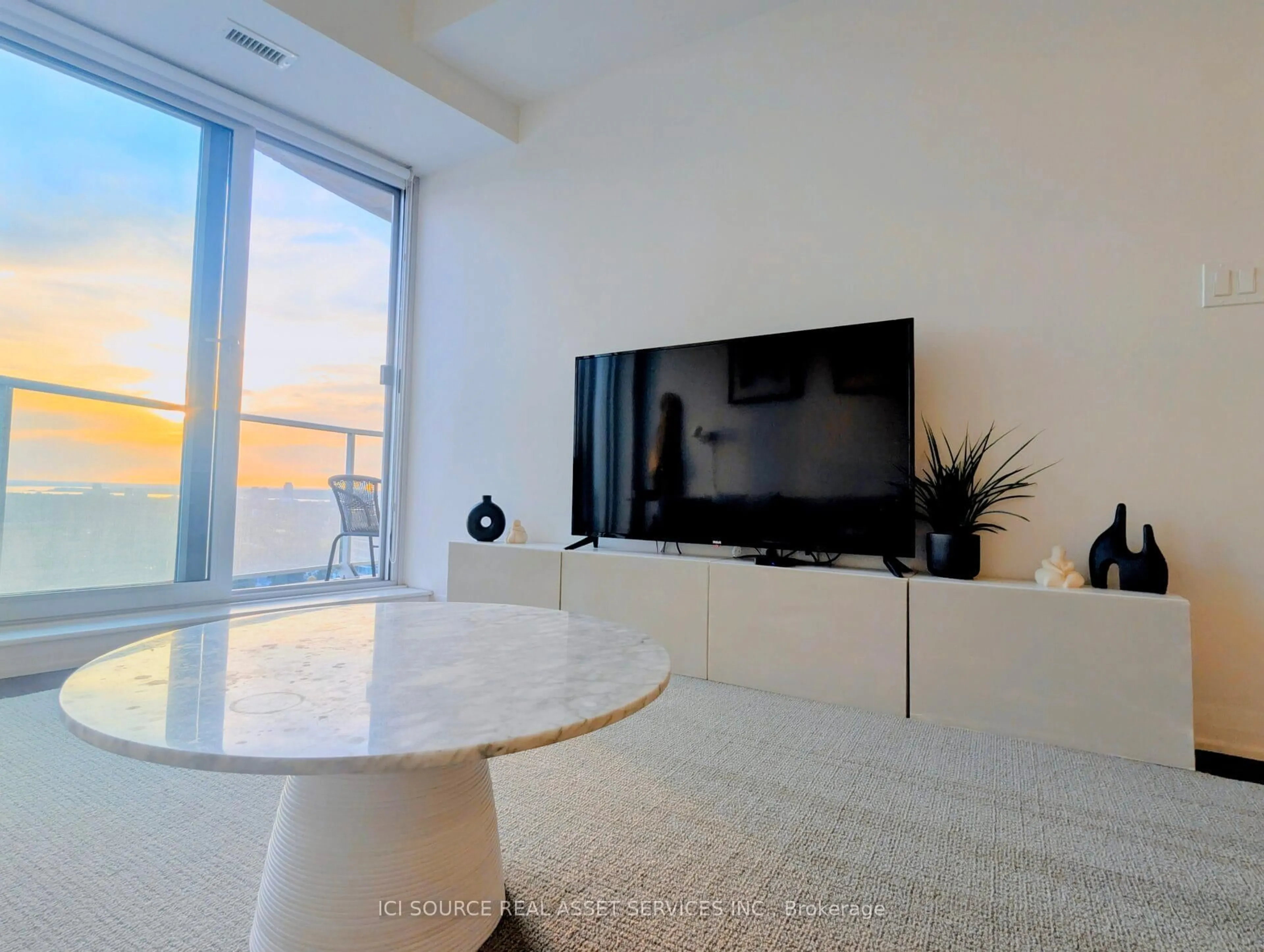 Unknown for 805 Carling Ave #3003, Ottawa Ontario K1S 5W9