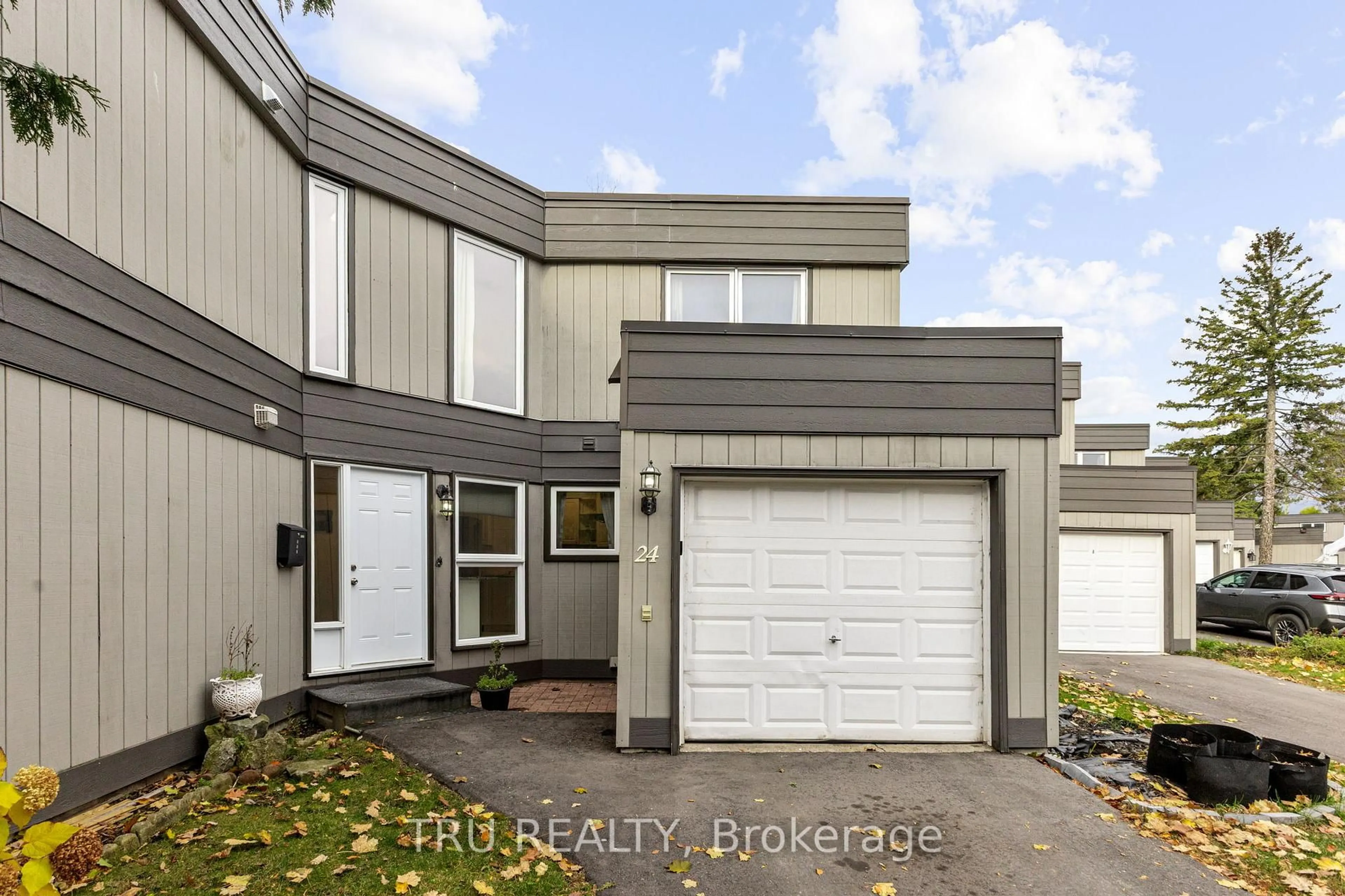 Home with vinyl exterior material, street for 24 Compata Way #37, Gloucester Ontario K1B 4W9