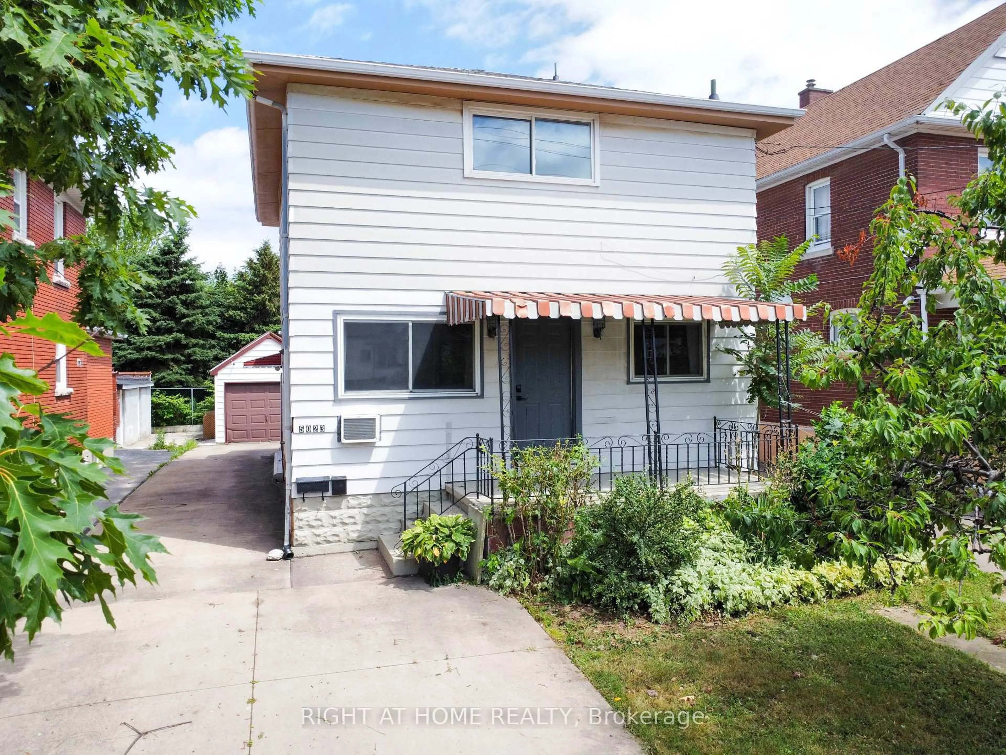 Home with brick exterior material, street for 5023 Kitchener St, Niagara Falls Ontario L2G 1A9