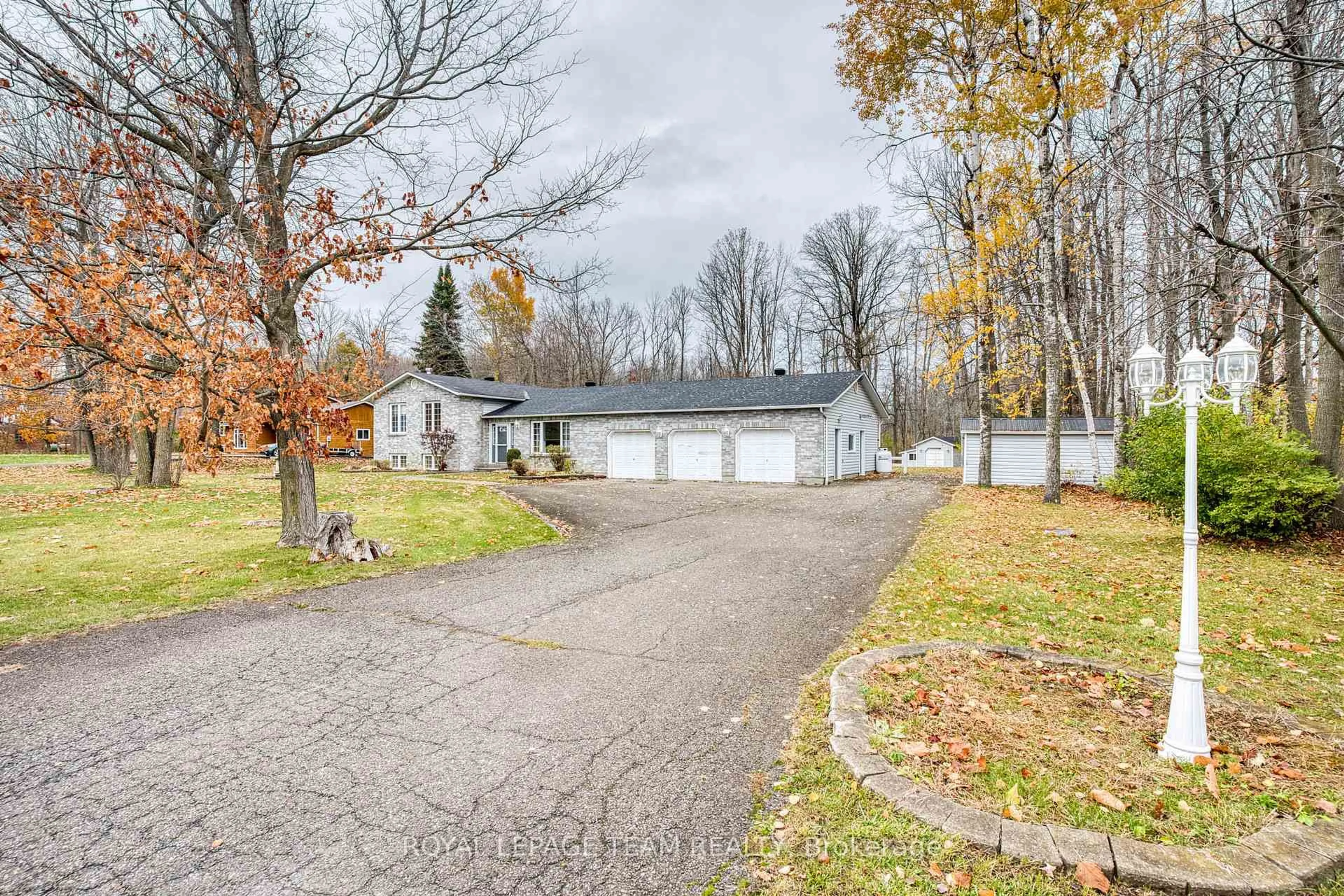 A pic from outside/outdoor area/front of a property/back of a property/a pic from drone, street for 188 Hemlock Dr, Carleton Place Ontario K7C 3P2