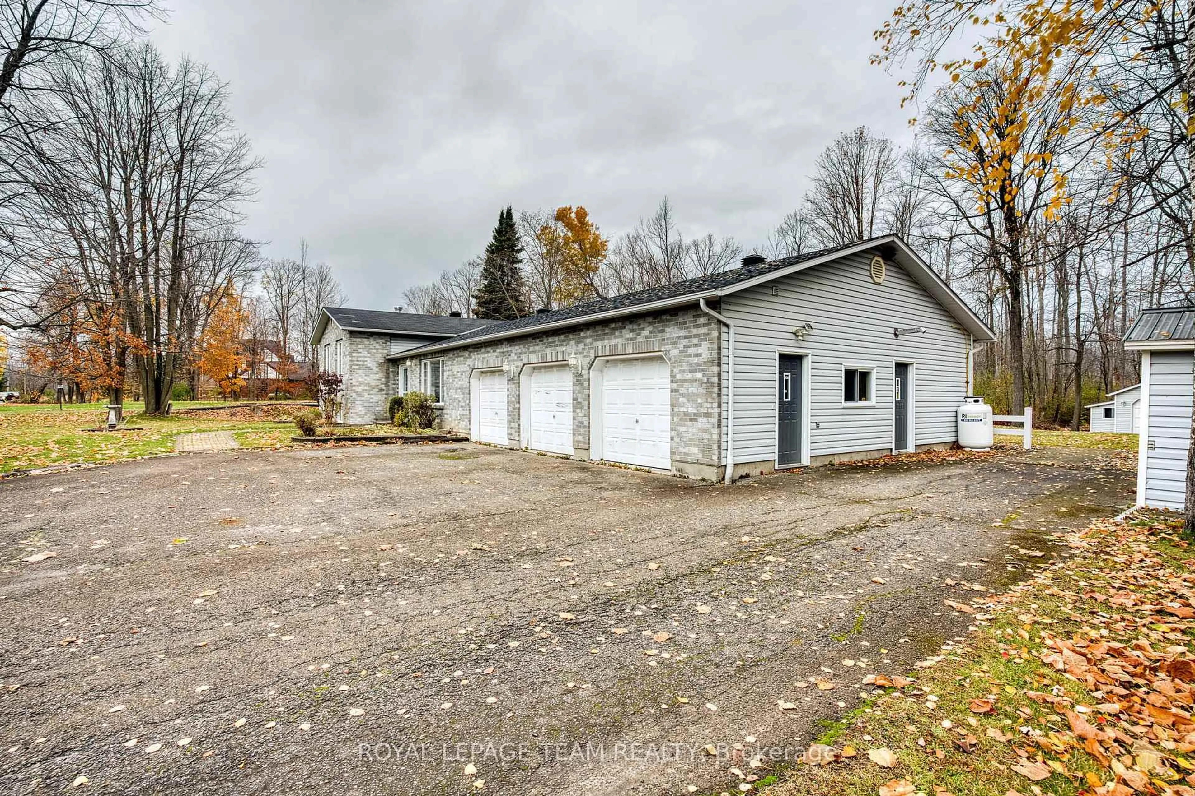 Indoor garage for 188 Hemlock Dr, Carleton Place Ontario K7C 3P2