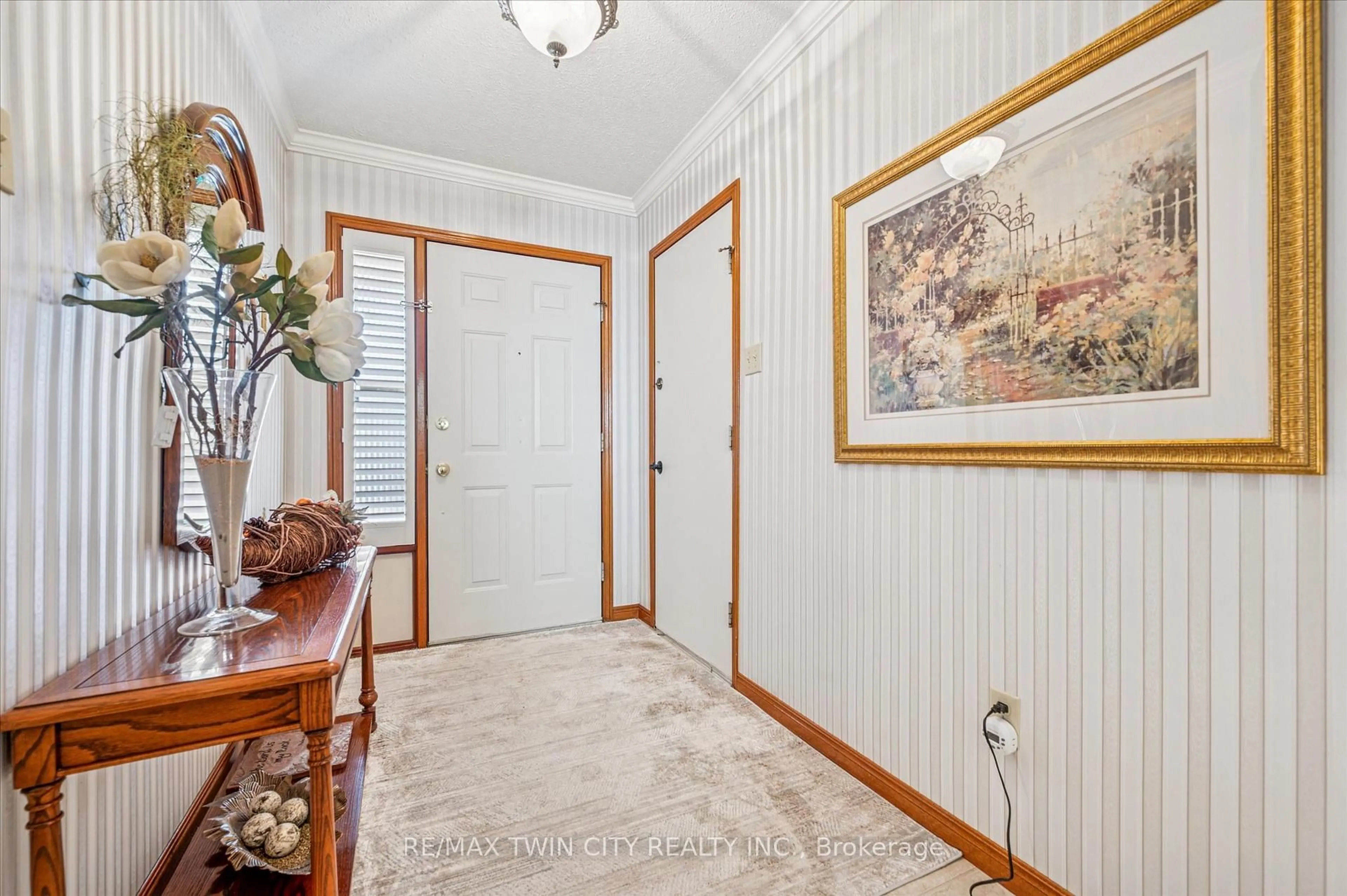 Indoor foyer for 22 Myrtleville Dr, Brantford Ontario N3V 1B8