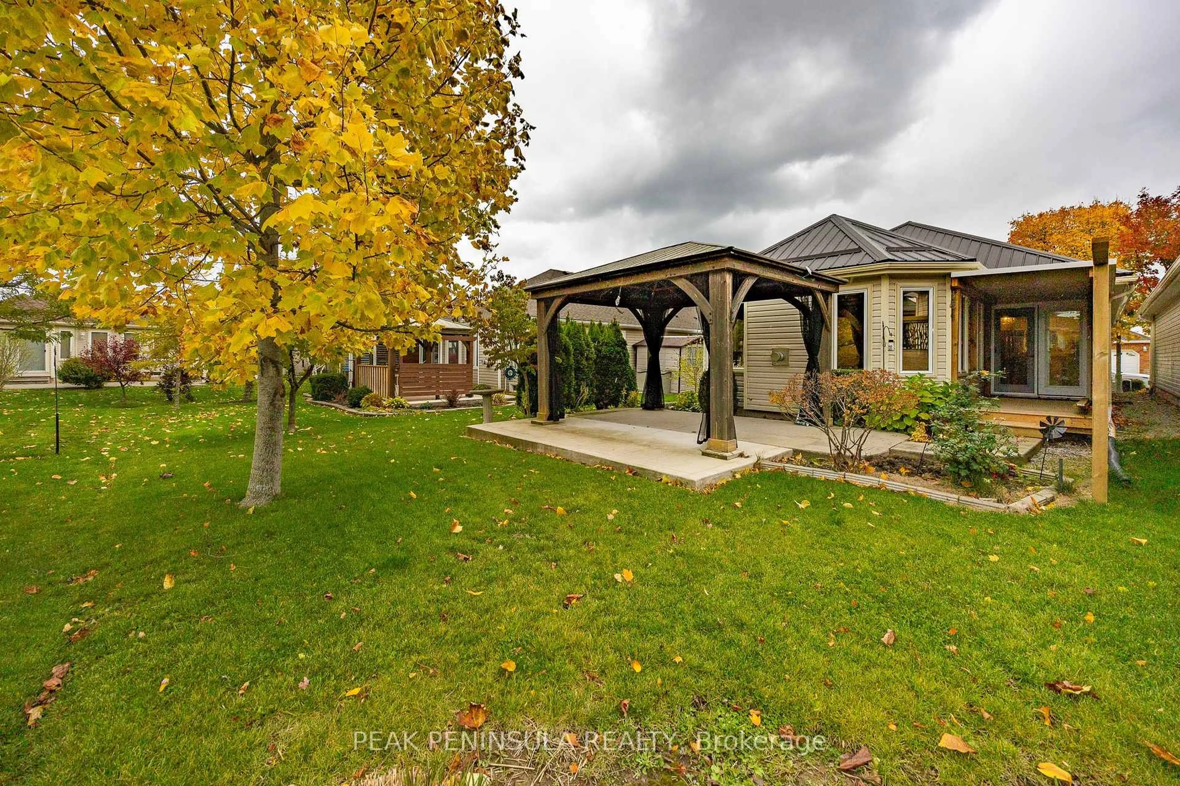 Patio, unknown for 105 Balsam Tr, Norfolk Ontario N0E 1M0