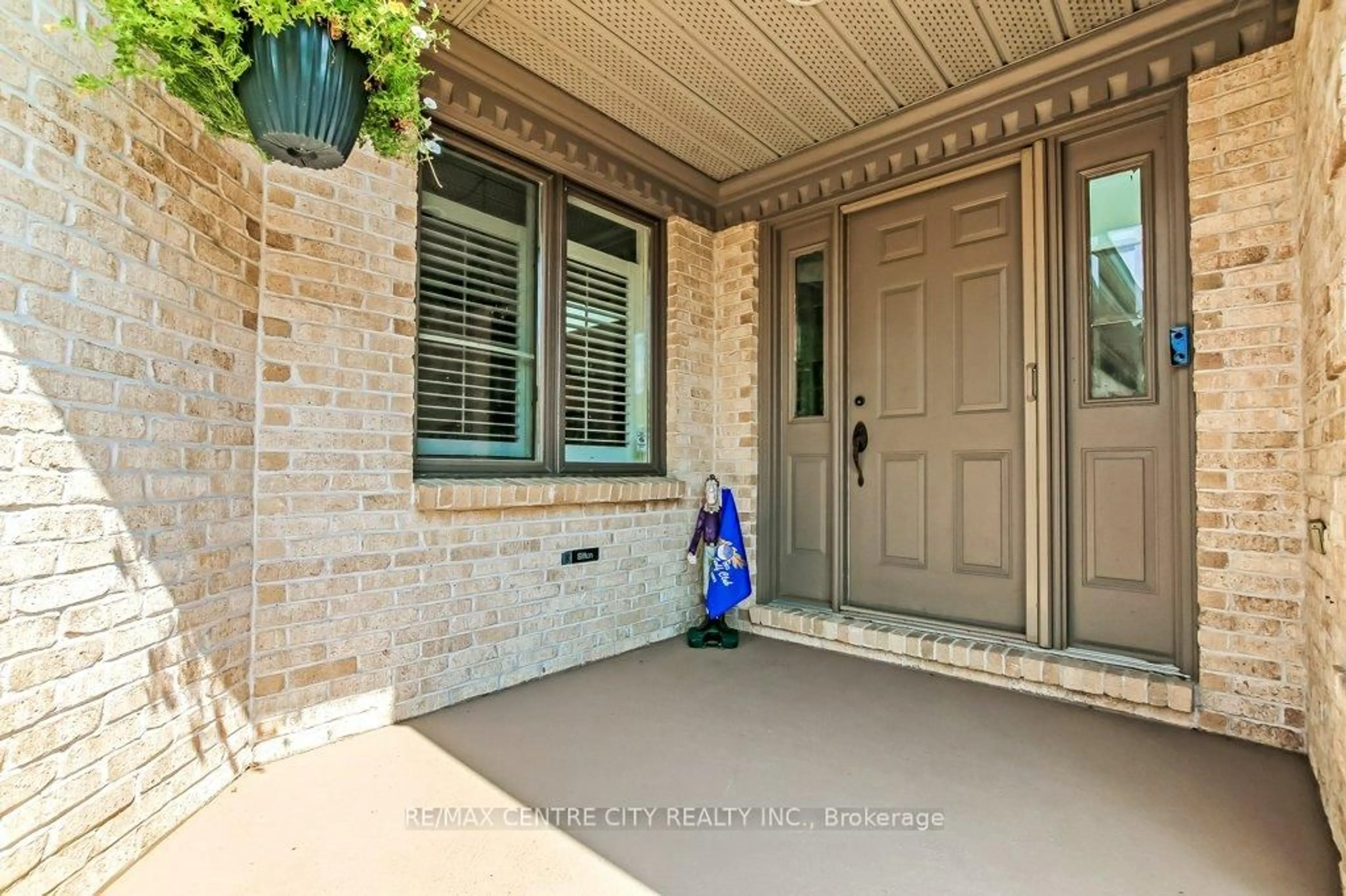 Indoor entryway for 1200 Riverside Dr #27, London North Ontario N6H 5C6