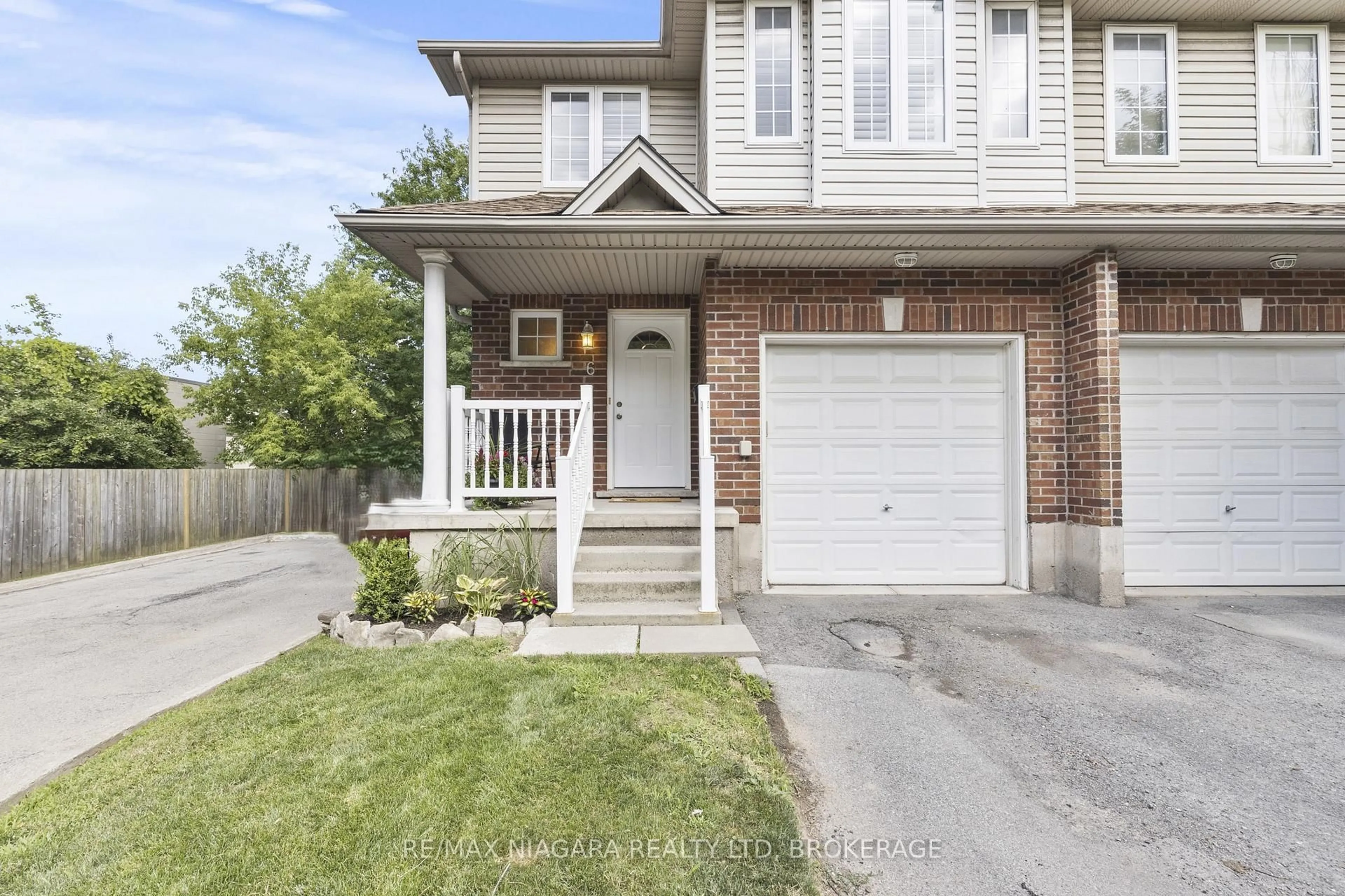 Home with brick exterior material, street for 6263 Valley Way #6, Niagara Falls Ontario L2E 0A1