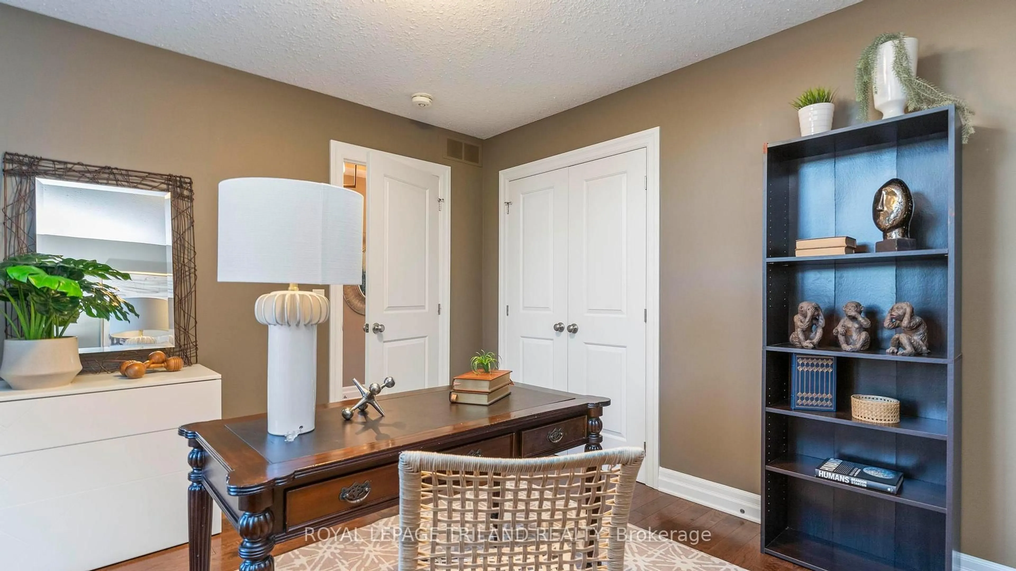 Indoor entryway for 693 Newman Dr, Strathroy-Caradoc Ontario N0L 1W0