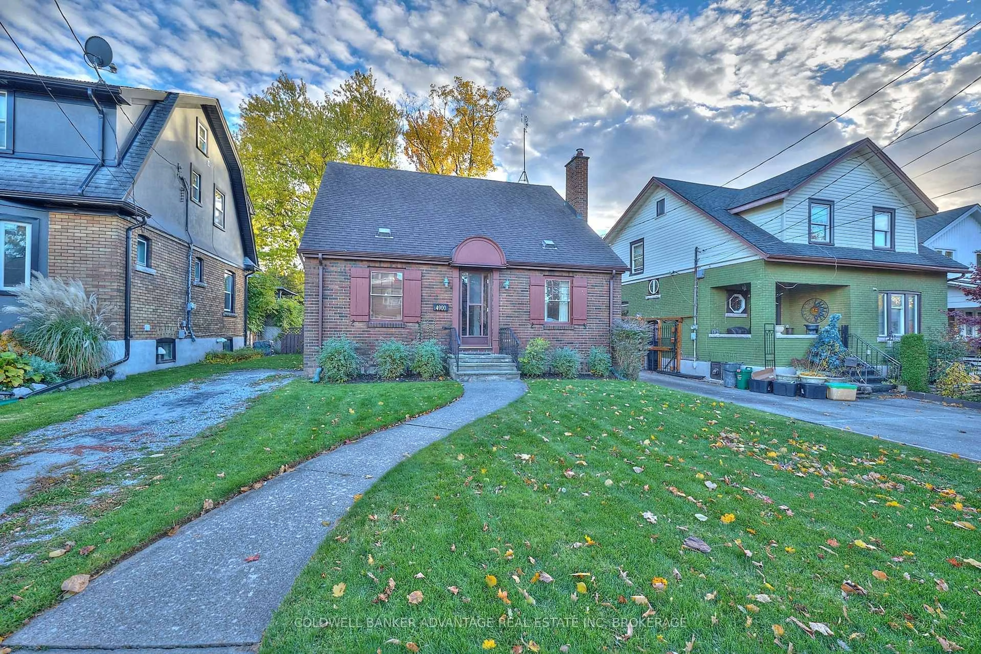 Home with brick exterior material, street for 4900 Simcoe St, Niagara Falls Ontario L2E 1V9