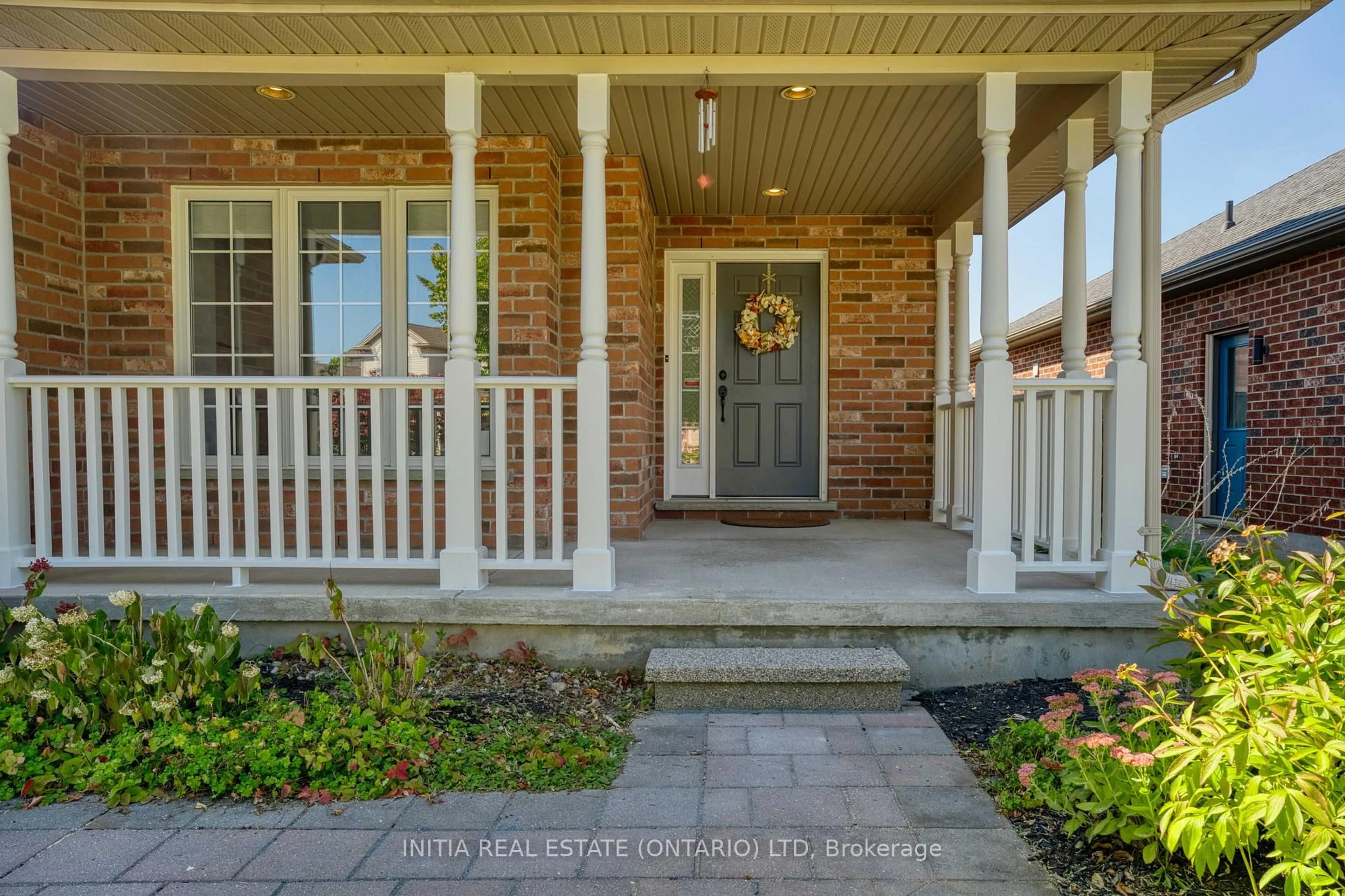 Indoor entryway for 2021 Lumb Crt, London North Ontario N6G 5J4