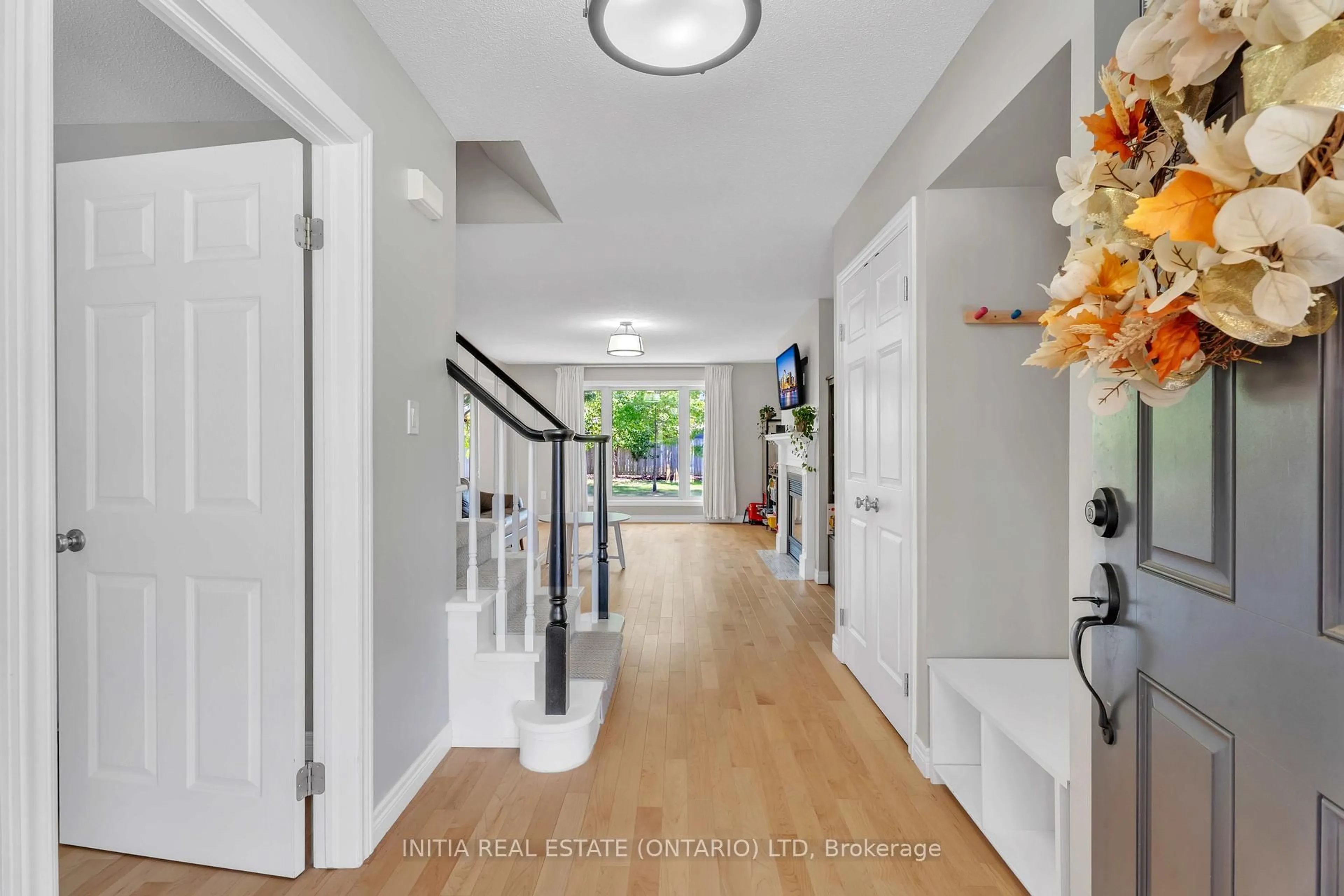 Indoor entryway for 2021 Lumb Crt, London North Ontario N6G 5J4