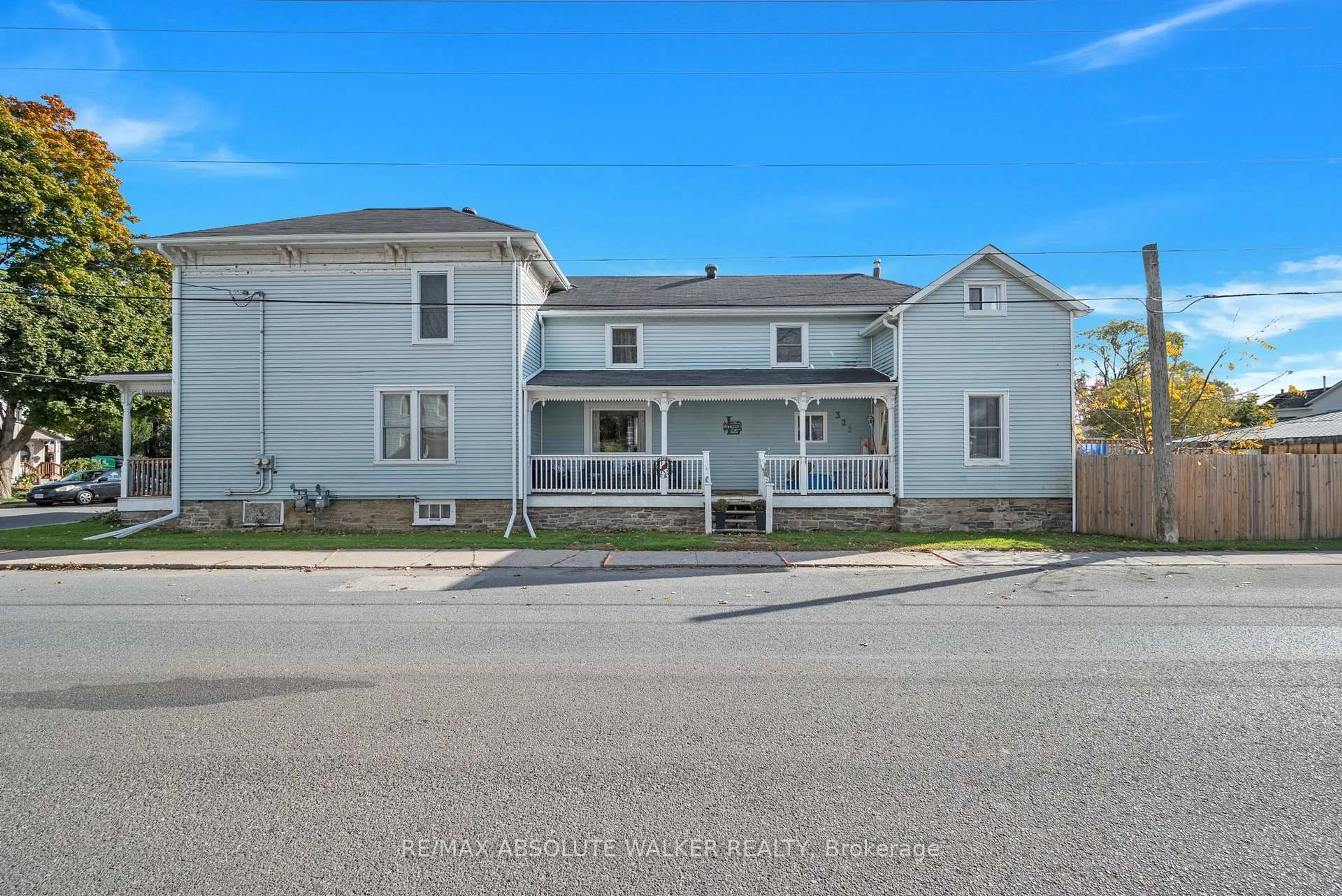 A pic from outside/outdoor area/front of a property/back of a property/a pic from drone, street for 321 Wood St, Prescott Ontario K0E 1T0