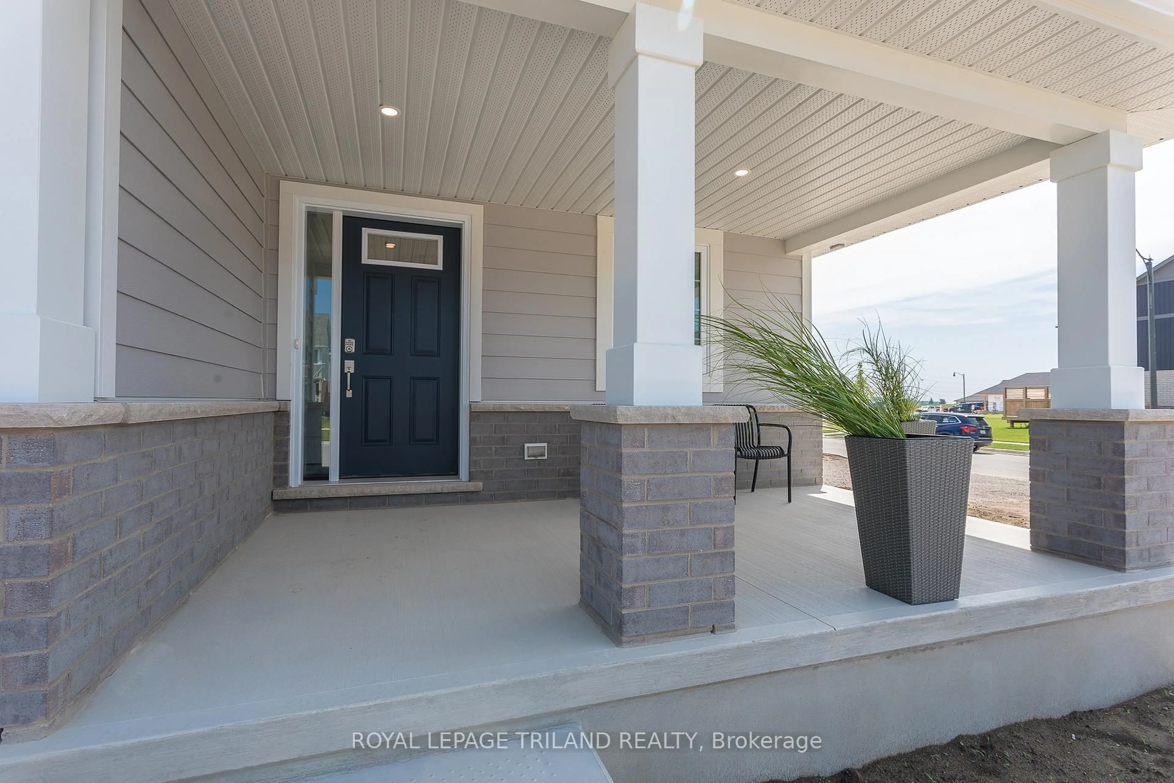 Indoor entryway for 1 Harrow Lane, St. Thomas Ontario N5R 0P3