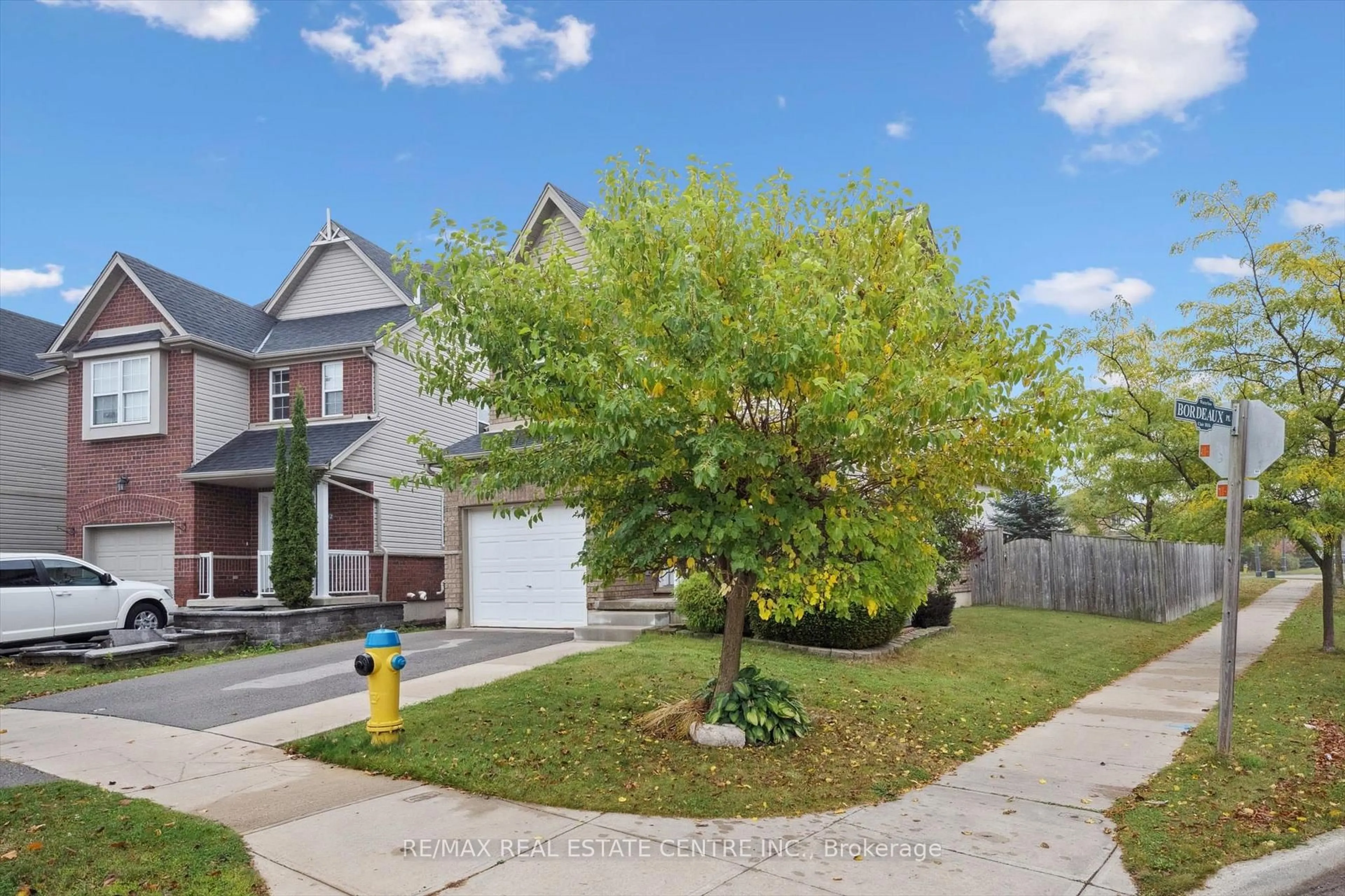 A pic from outside/outdoor area/front of a property/back of a property/a pic from drone, street for 394 Sauve Cres, Waterloo Ontario N2T 2Y9