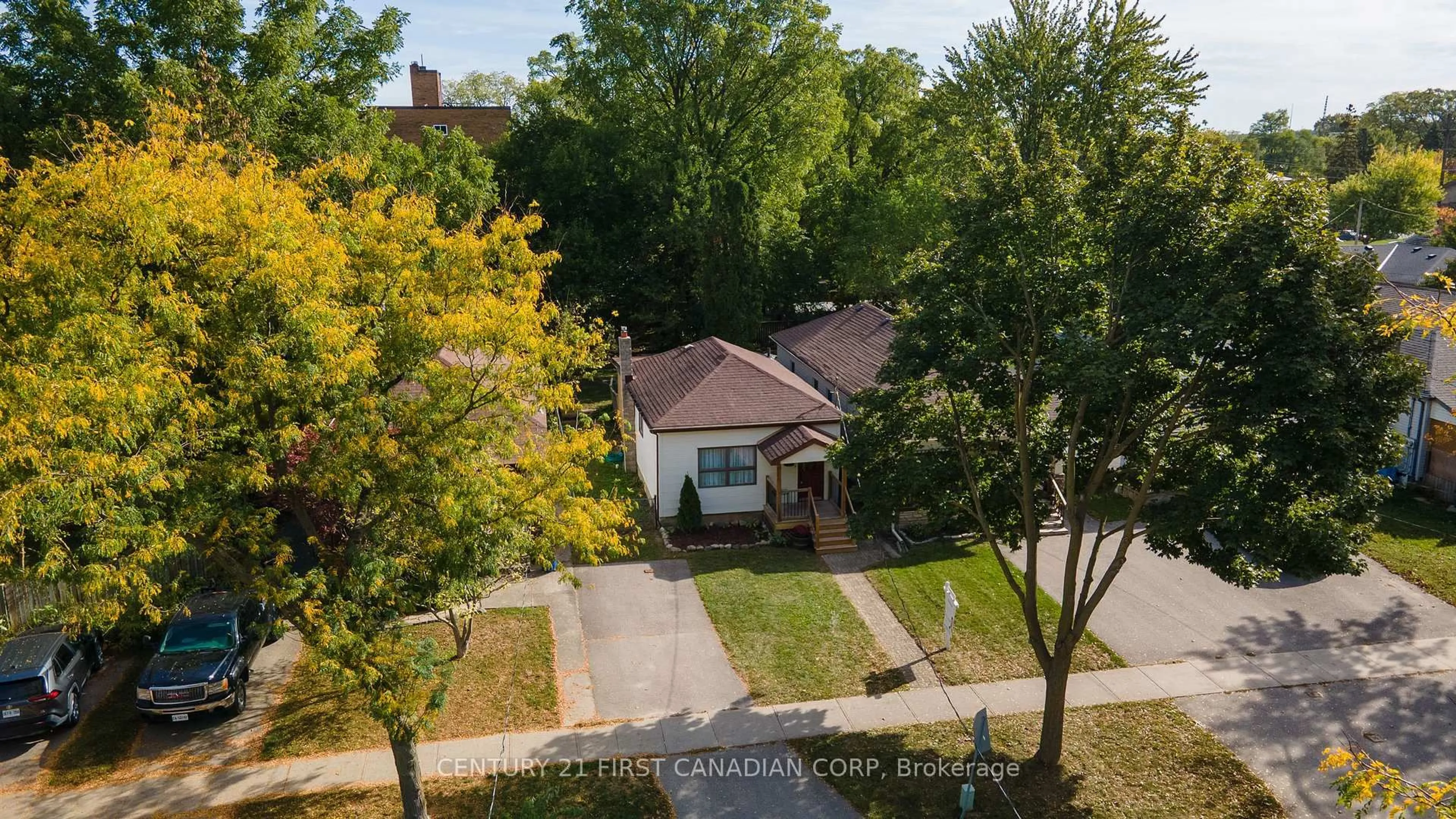 A pic from outside/outdoor area/front of a property/back of a property/a pic from drone, street for 150 Colborne St, London East Ontario N6B 2R9