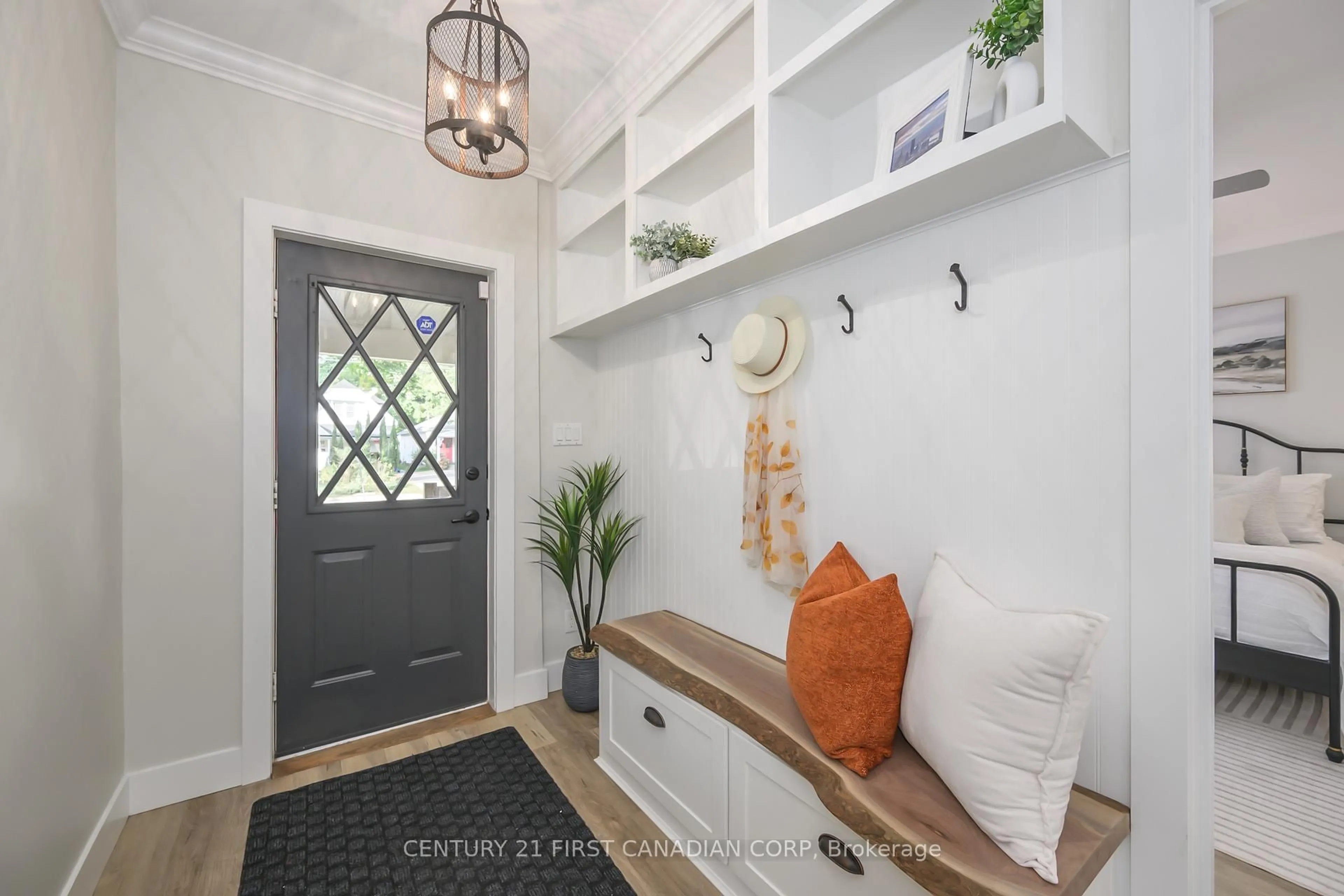 Indoor entryway for 150 Colborne St, London East Ontario N6B 2R9