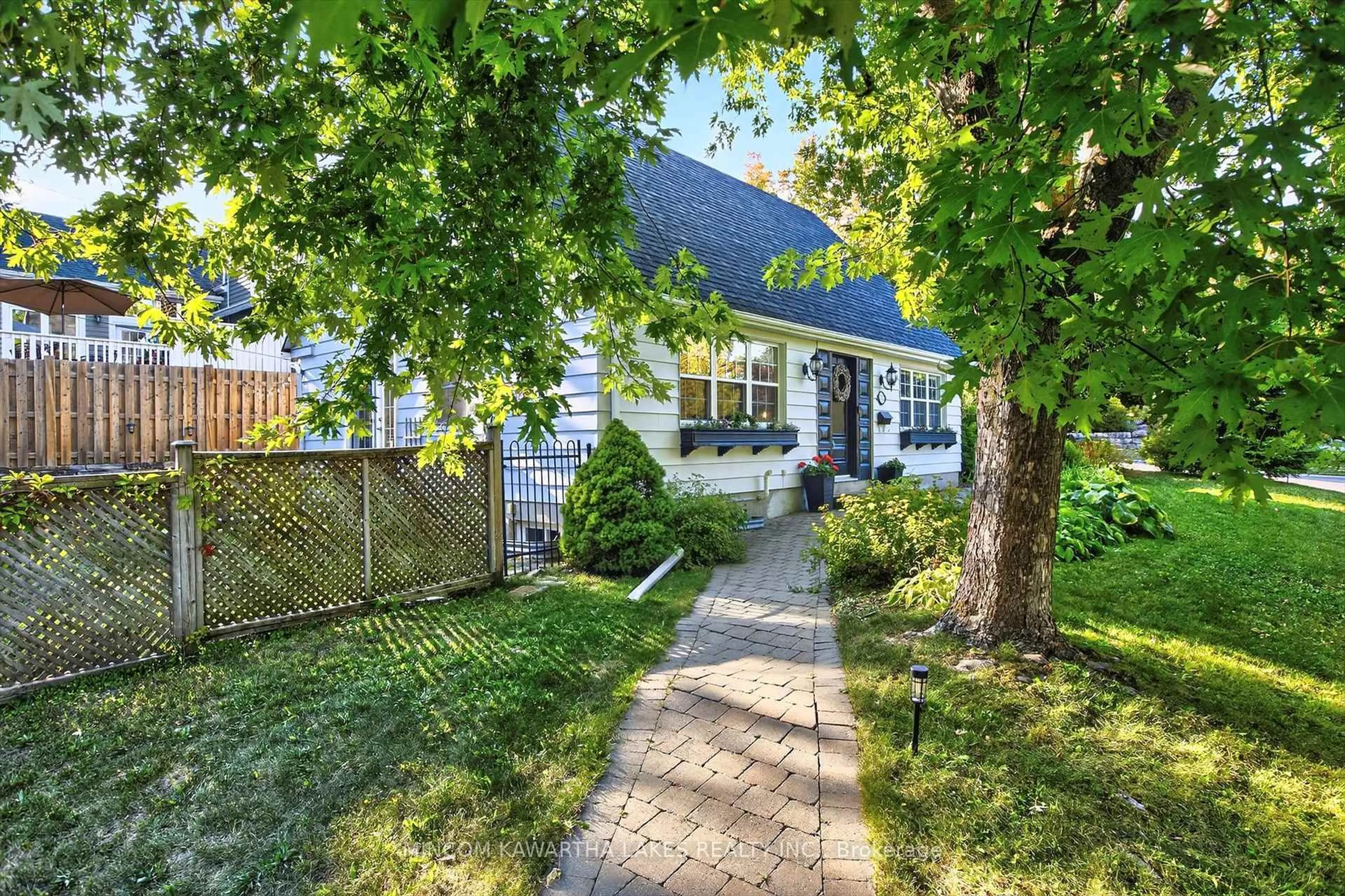 Patio, street for 375 Albertus Ave, Peterborough Ontario K9J 5Z7