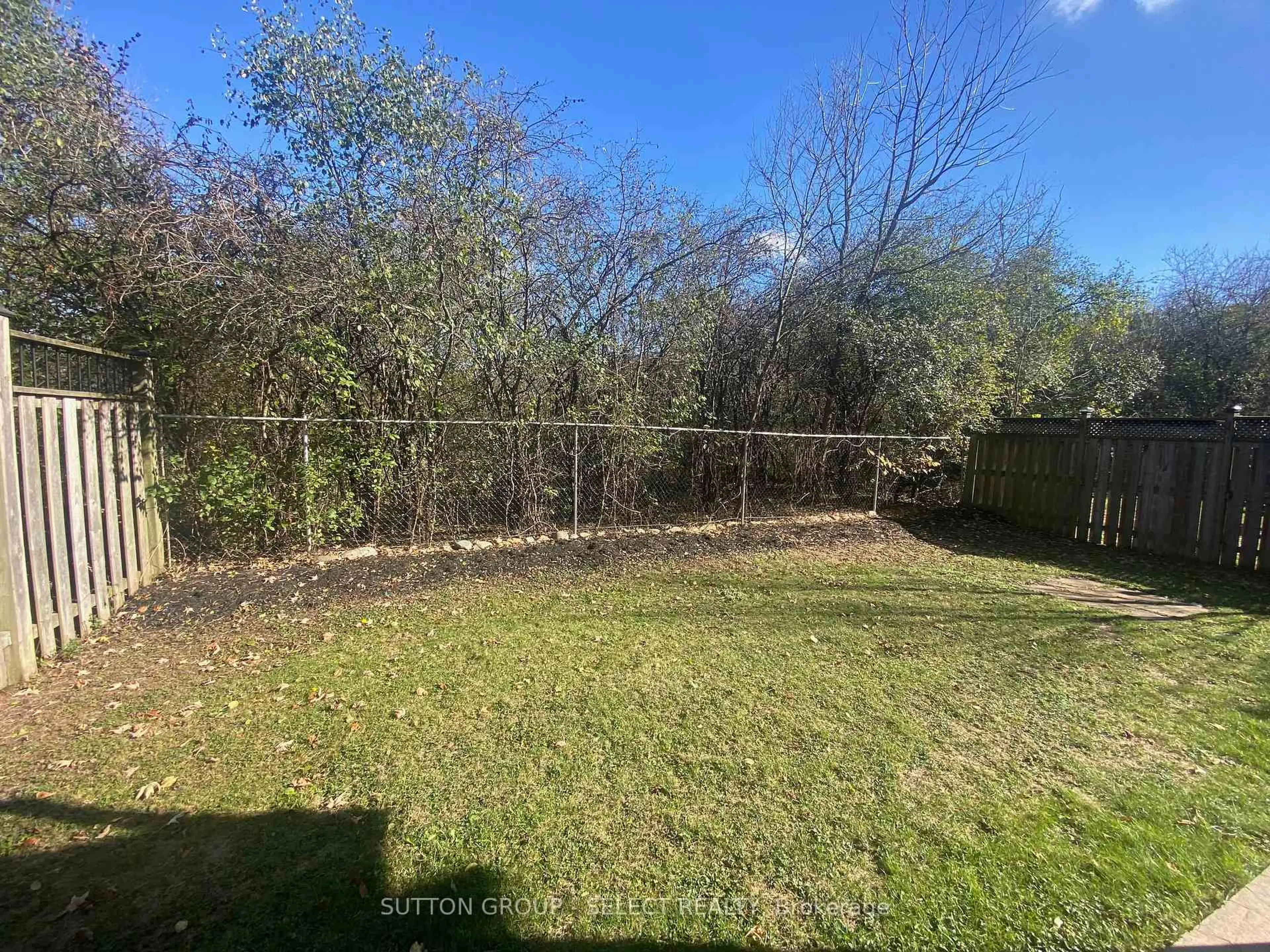 A pic from outside/outdoor area/front of a property/back of a property/a pic from drone, forest/trees view for 1653 Blackmaple Cres, London East Ontario N5Y 6L7