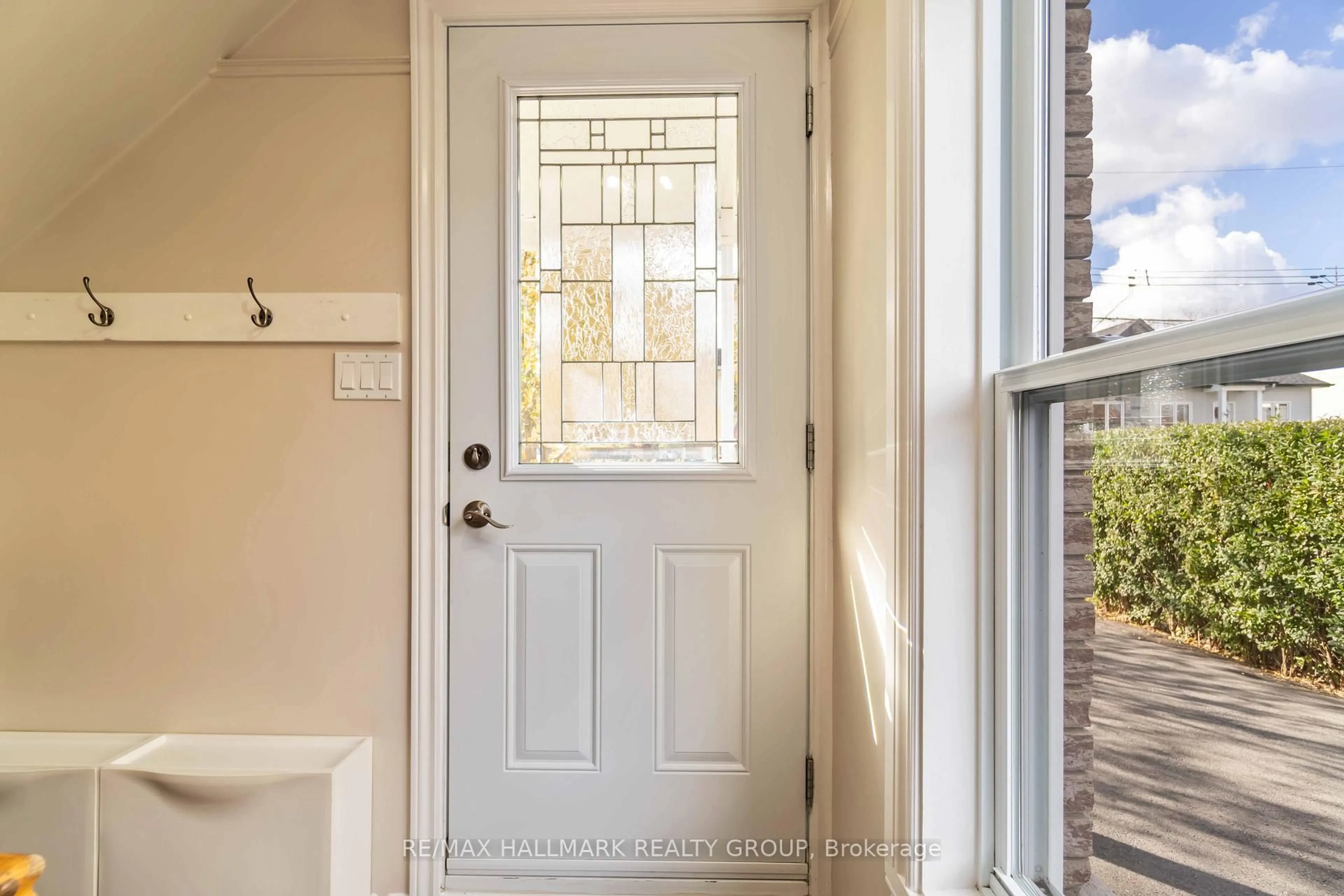 Indoor entryway for 835 Powers St, Clarence-Rockland Ontario K4K 1K4