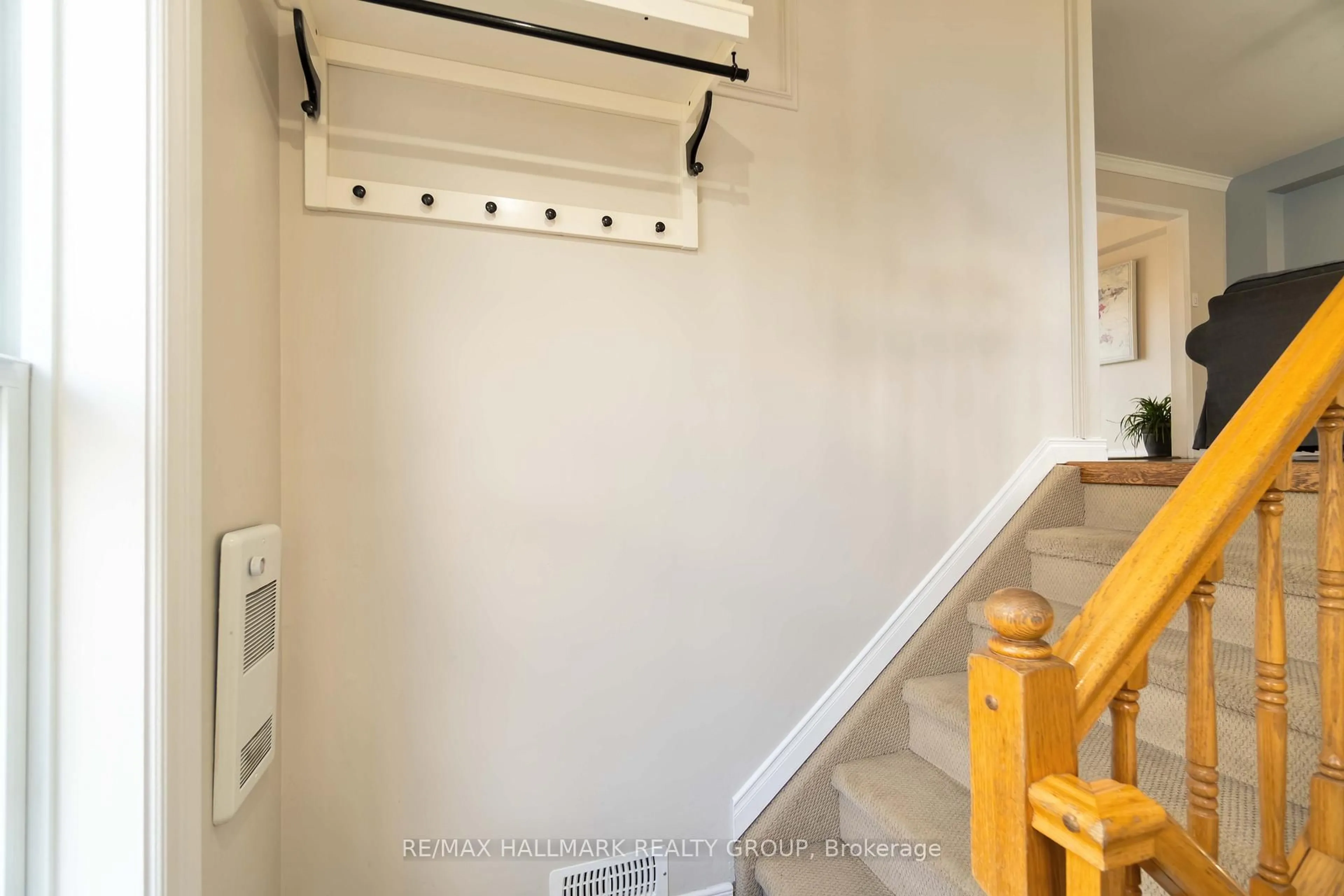 Indoor entryway for 835 Powers St, Clarence-Rockland Ontario K4K 1K4