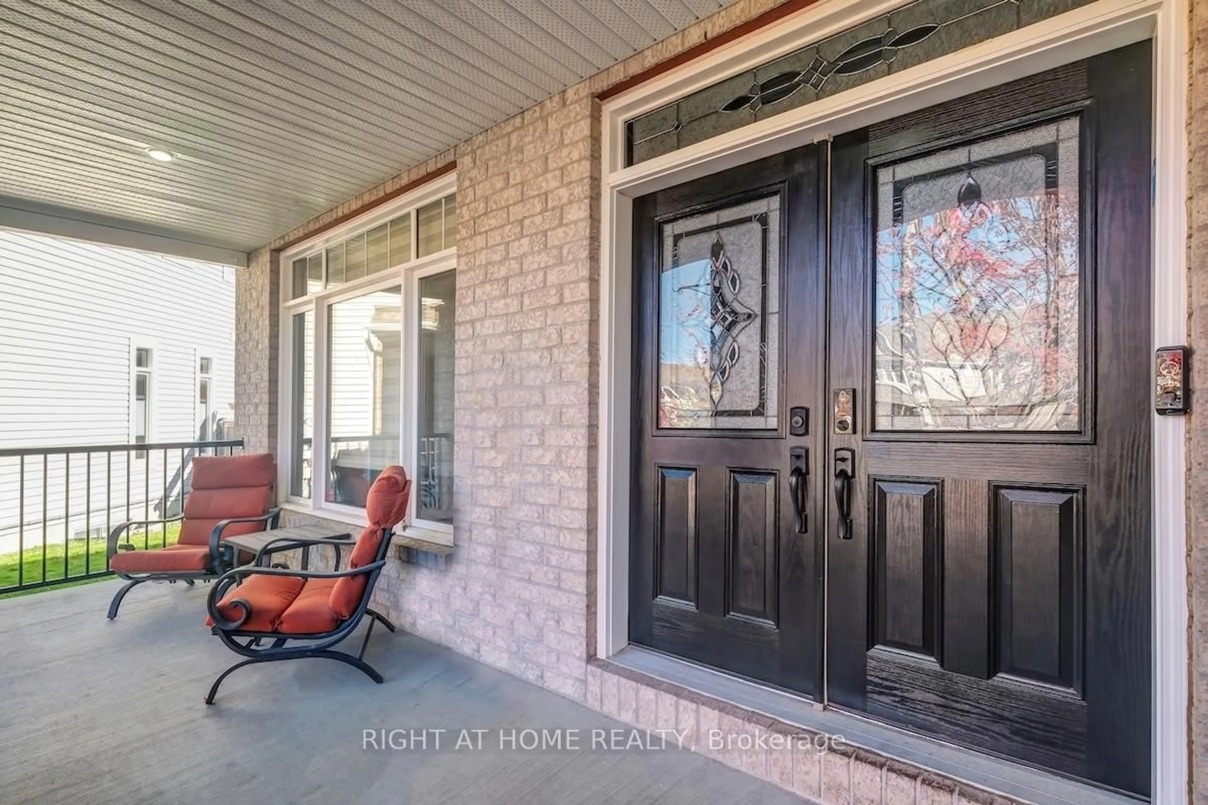 Indoor entryway for 211 Denali Way, Stittsville Ontario K2S 0N1