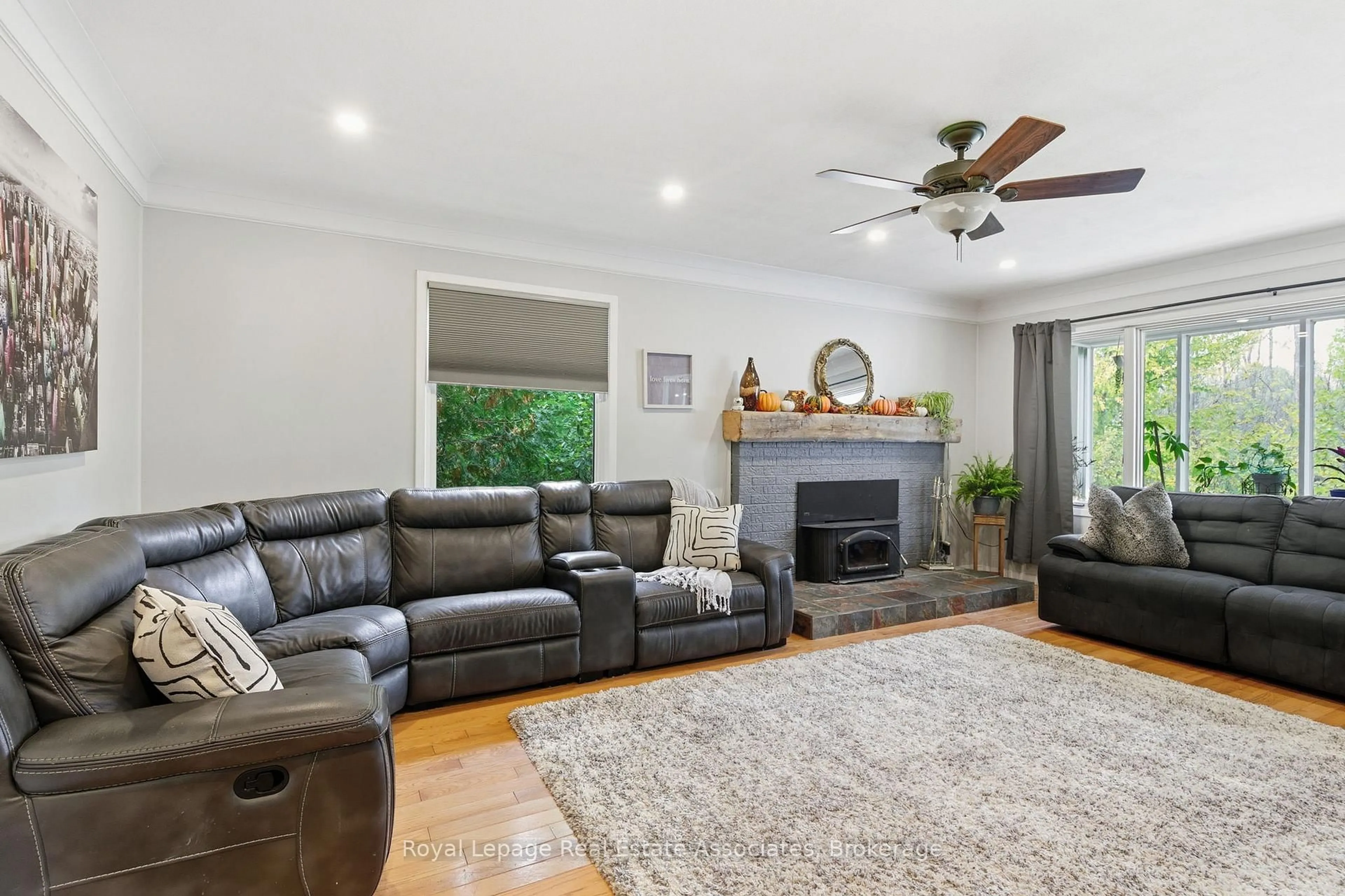Living room with furniture, unknown for 1967 Regional 97 Rd, Hamilton Ontario N1R 5S7