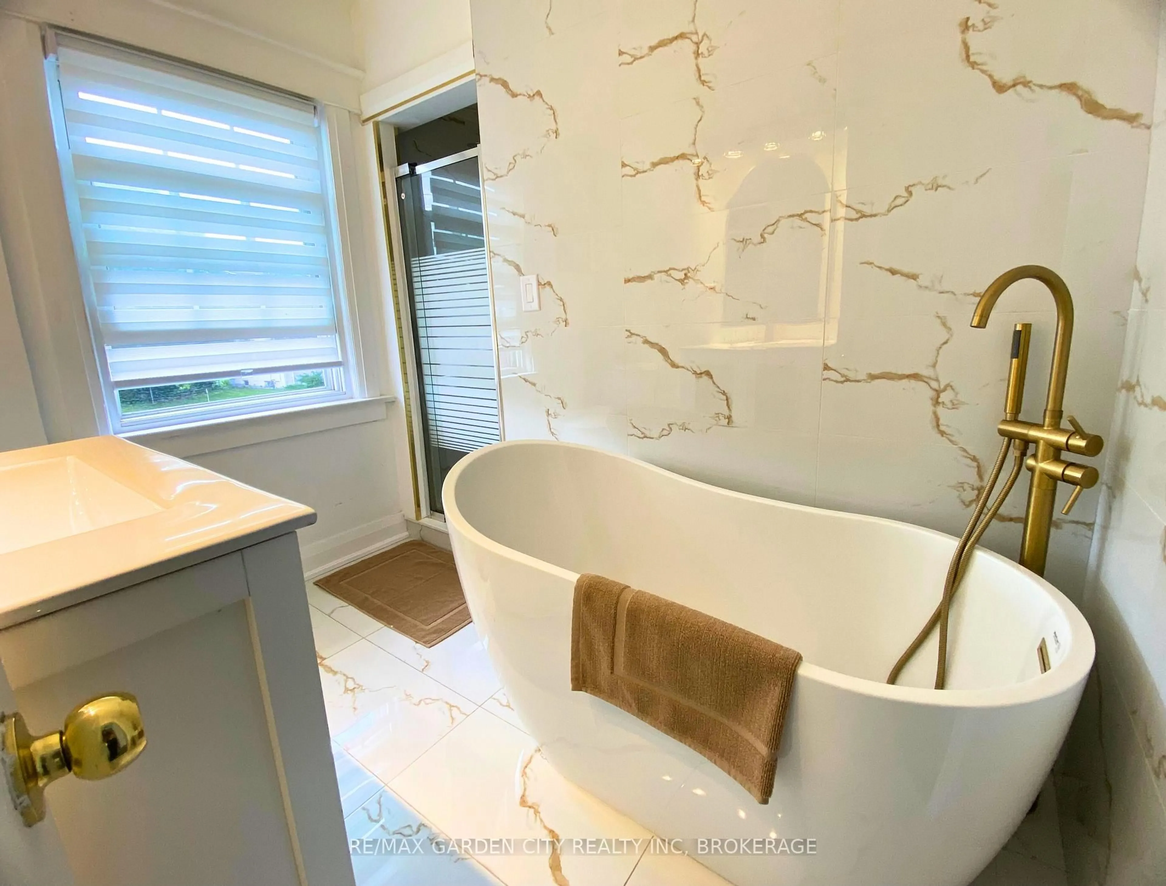 Contemporary bathroom, ceramic/tile floor for 243 Geneva St, St. Catharines Ontario L2R 4R2