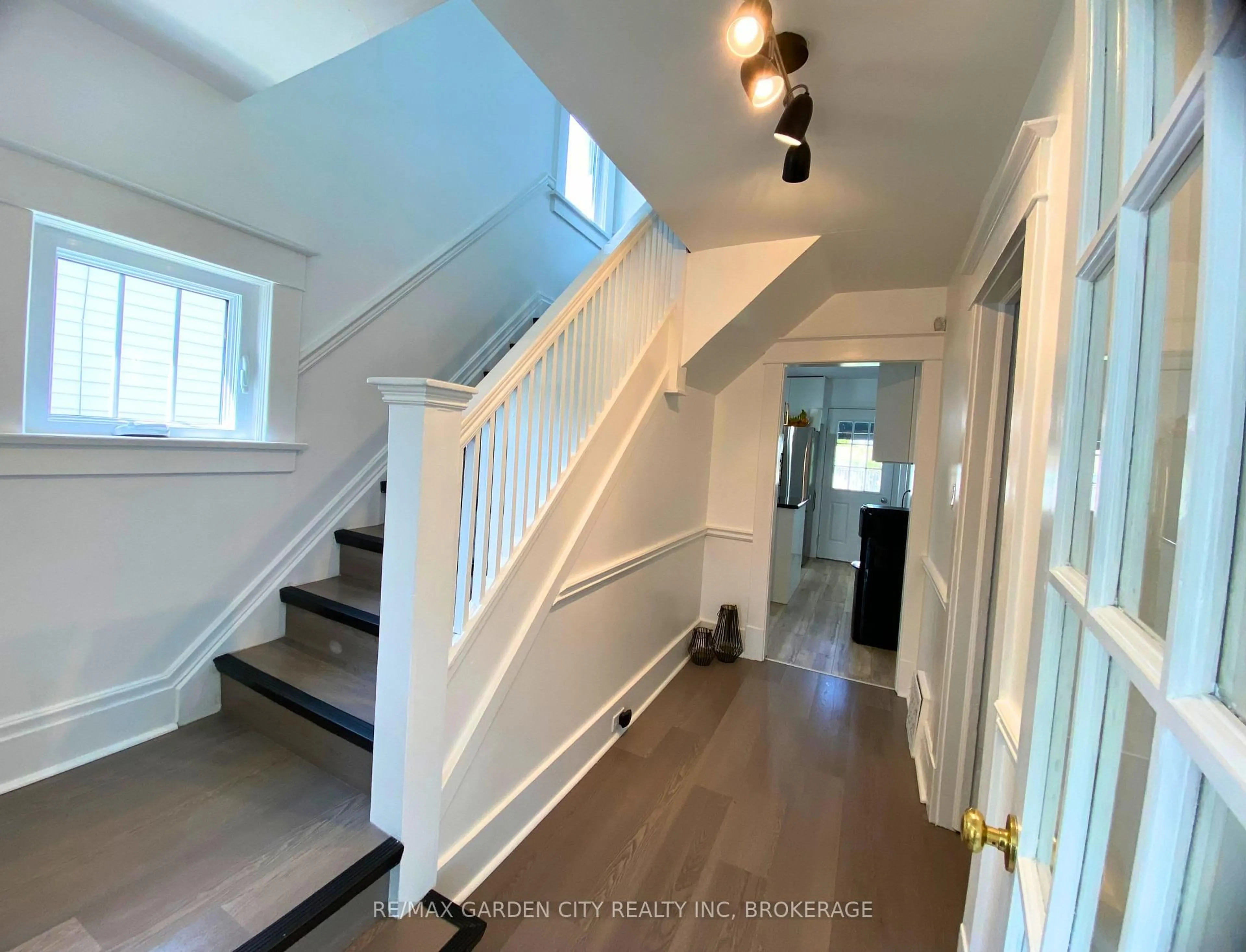 Unknown for 243 Geneva St, St. Catharines Ontario L2R 4R2