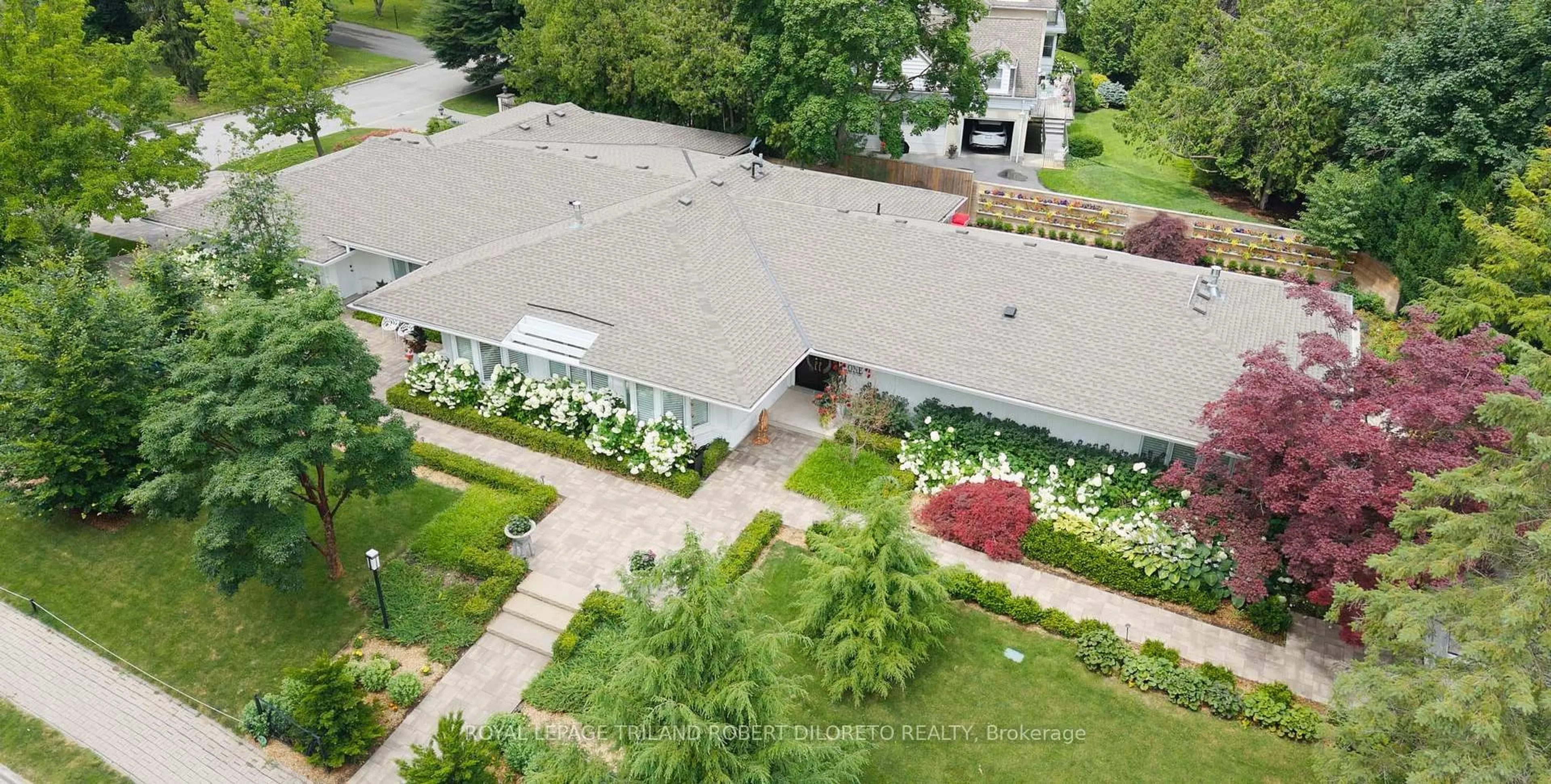 A pic from outside/outdoor area/front of a property/back of a property/a pic from drone, street for 1 Doncaster Ave, London North Ontario N6G 2A1