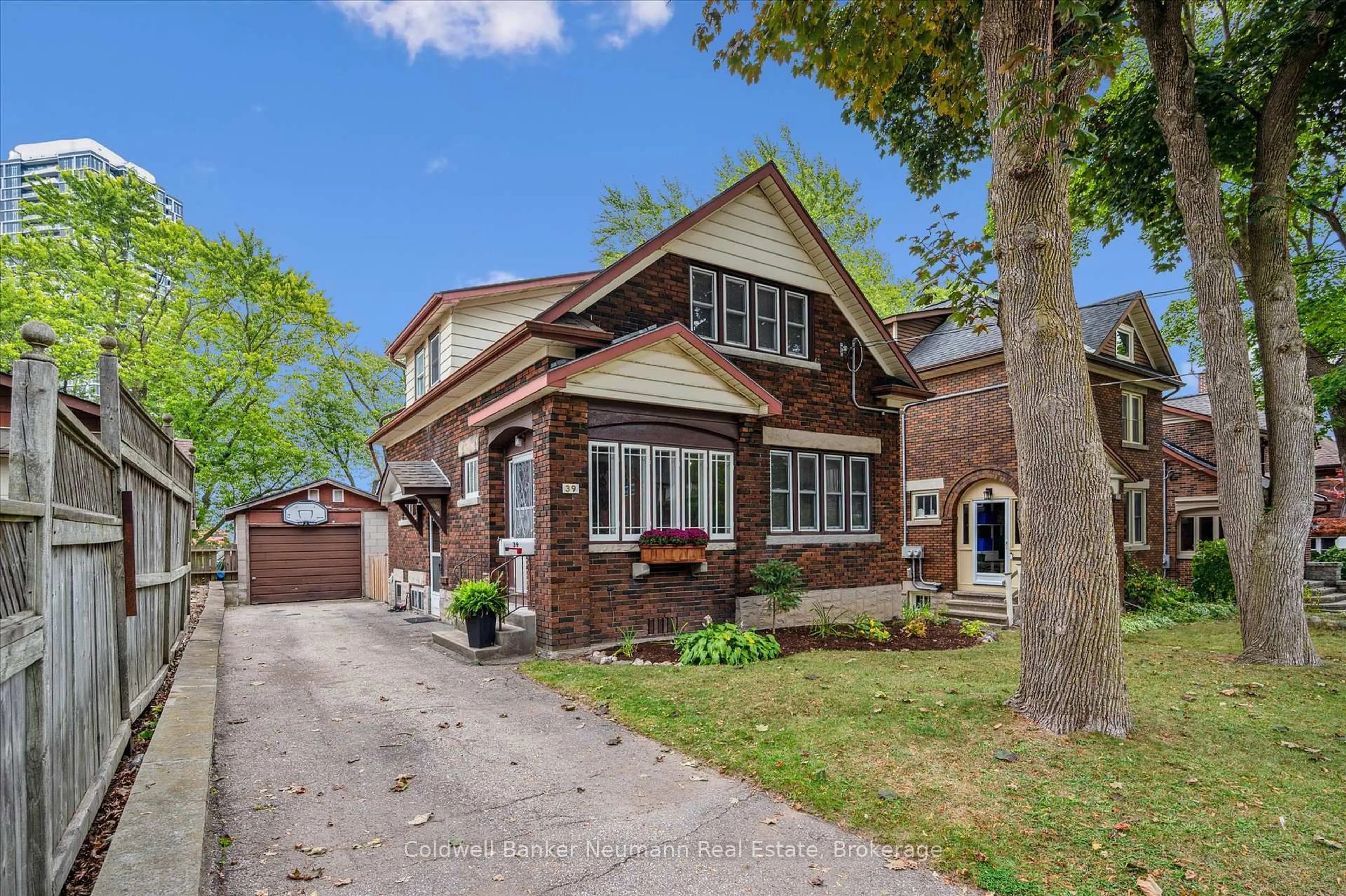 Home with brick exterior material, street for 39 Agnes St, Kitchener Ontario N2G 2E9