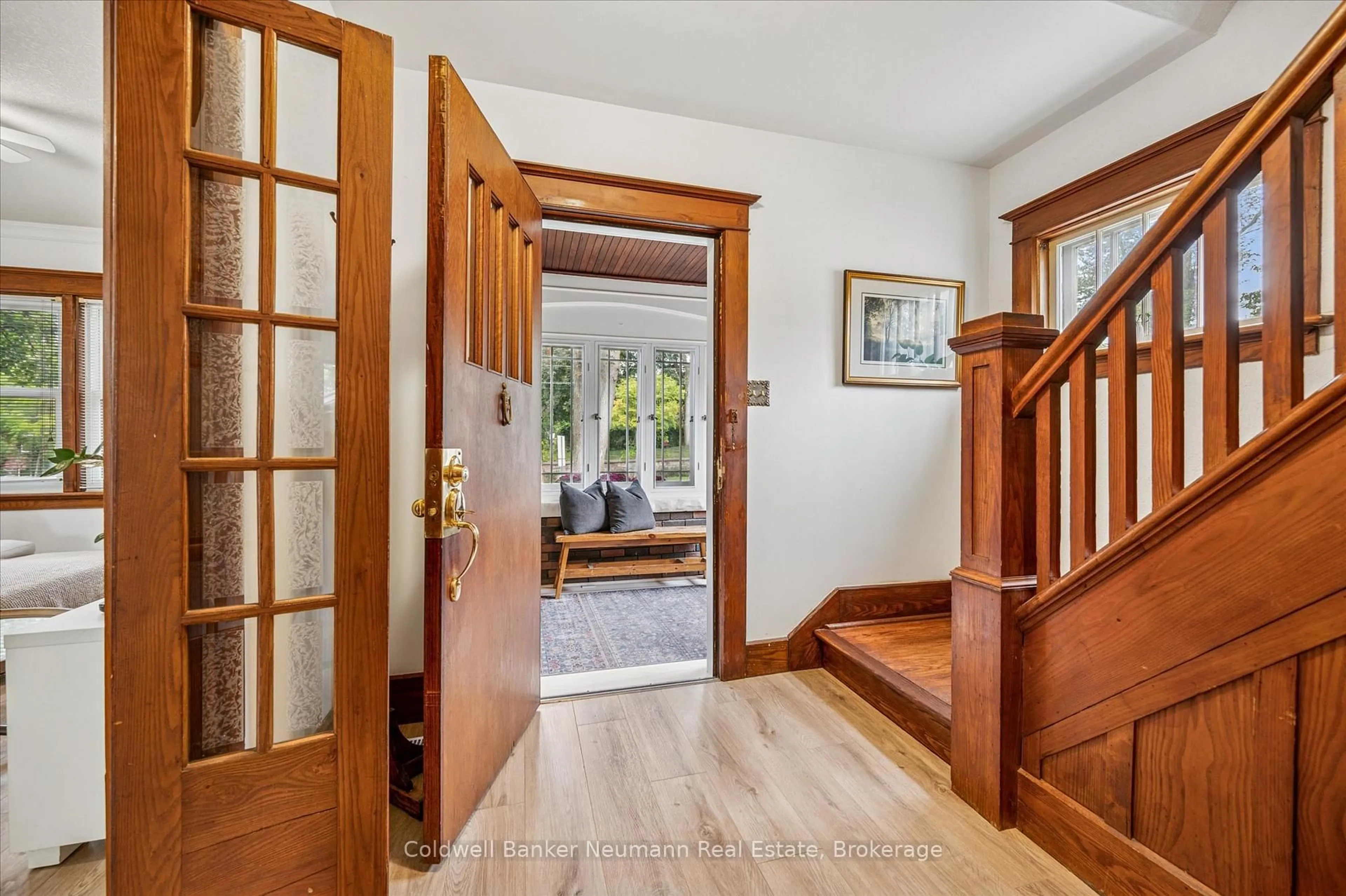 Indoor foyer for 39 Agnes St, Kitchener Ontario N2G 2E9