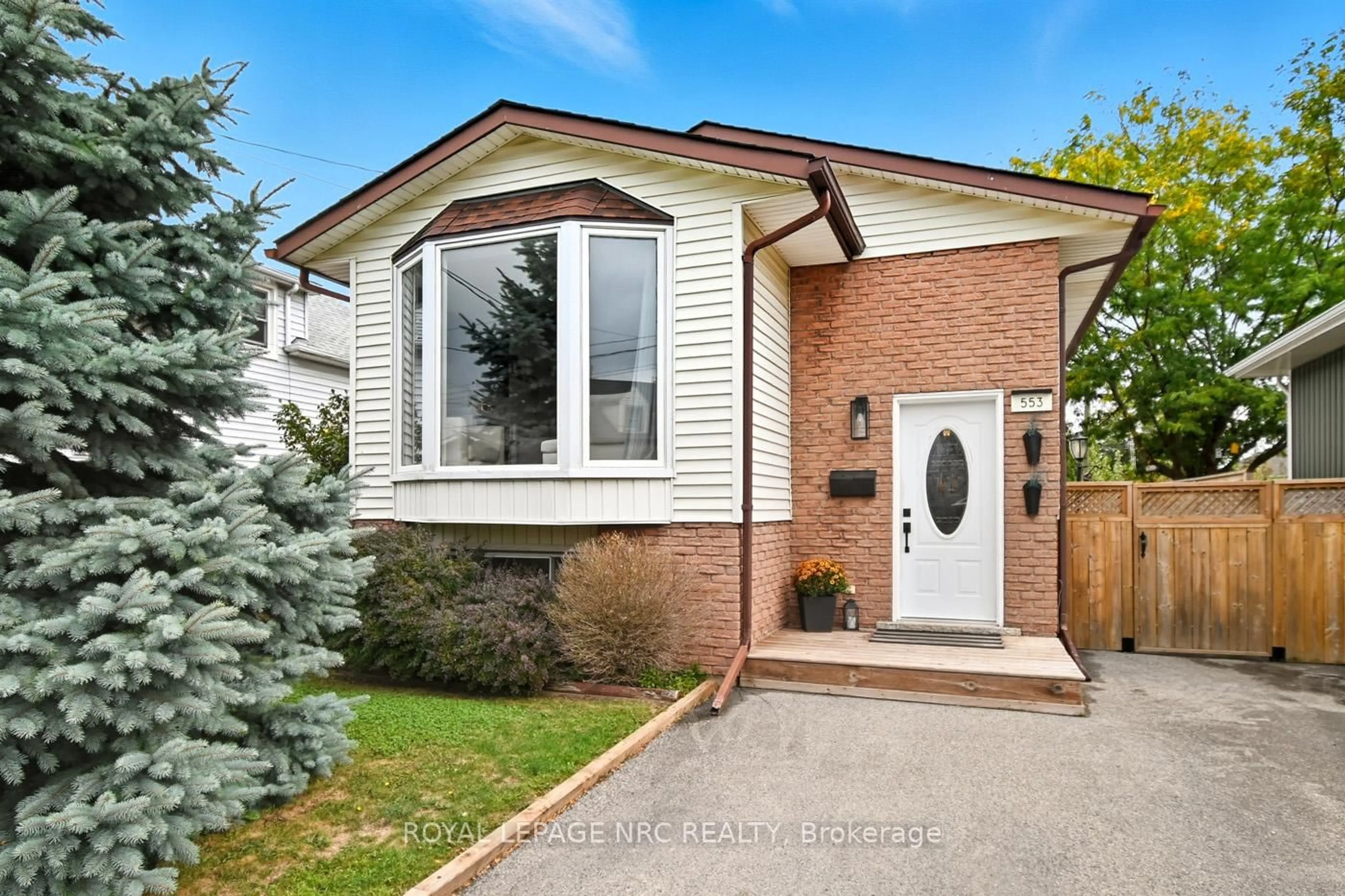 Home with brick exterior material, street for 553 Wright St, Welland Ontario L3B 2K6