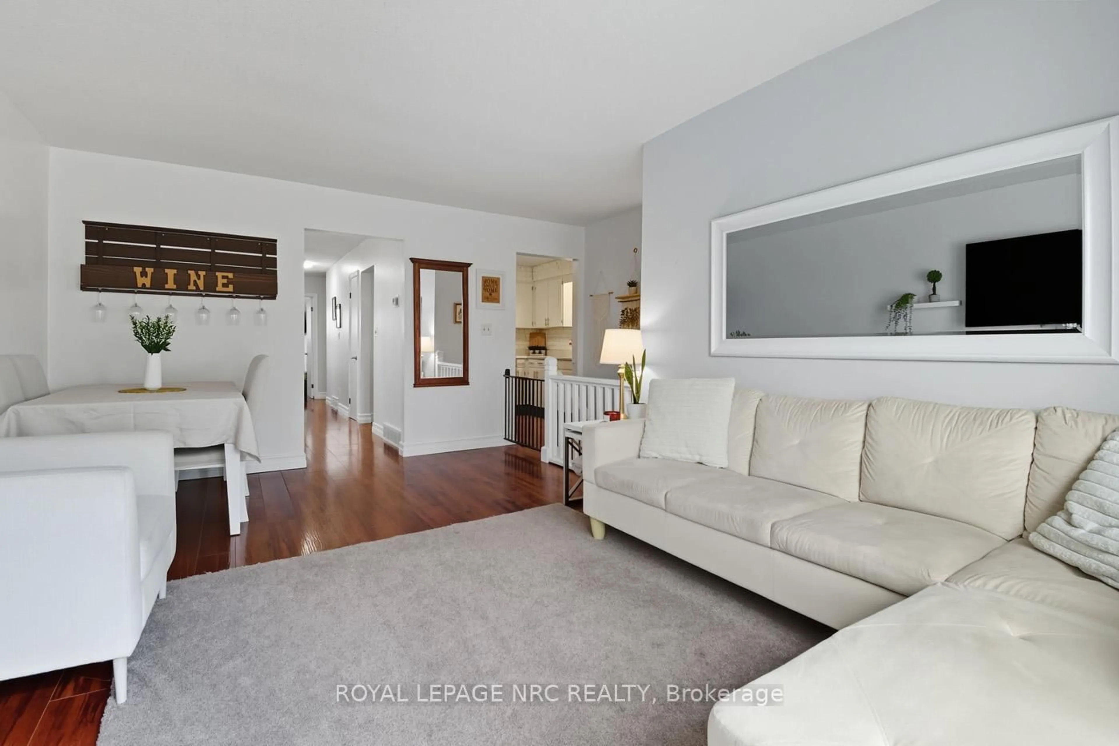 Living room with furniture, unknown for 553 Wright St, Welland Ontario L3B 2K6