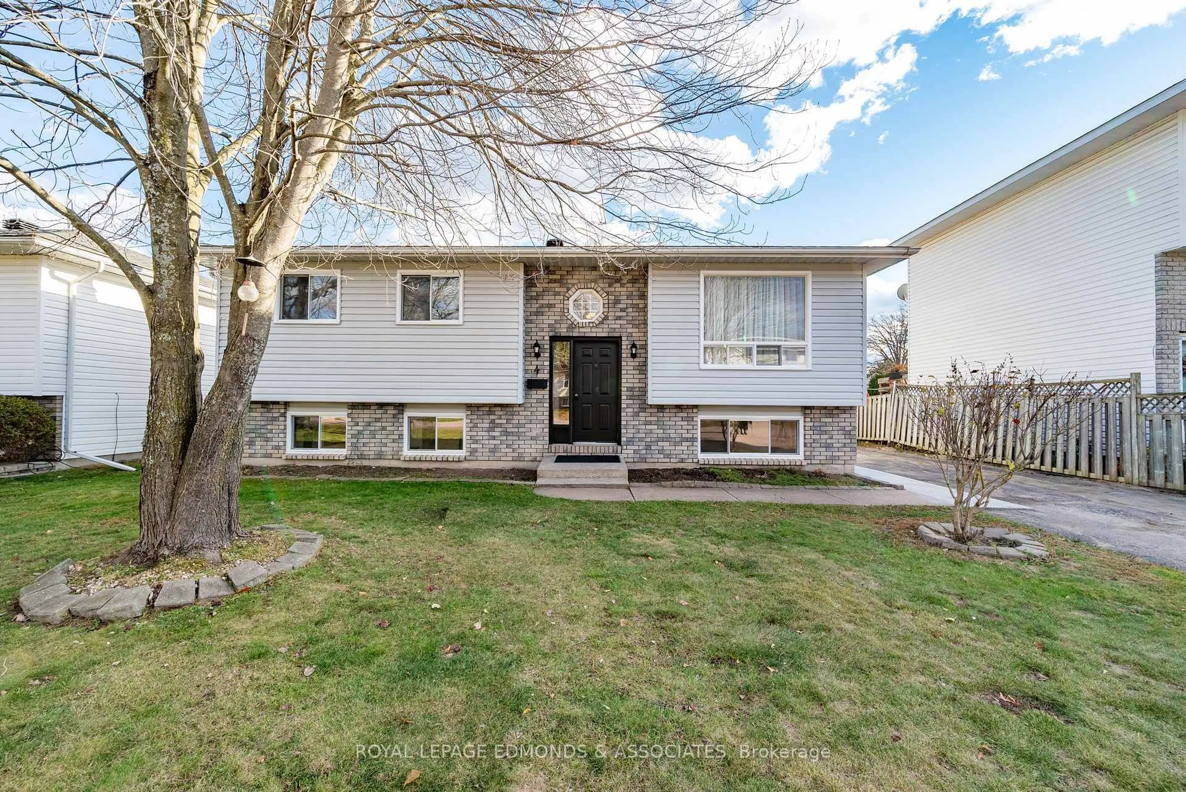 Home with vinyl exterior material, street for 4 Craig Pl, Petawawa Ontario K8H 3L3