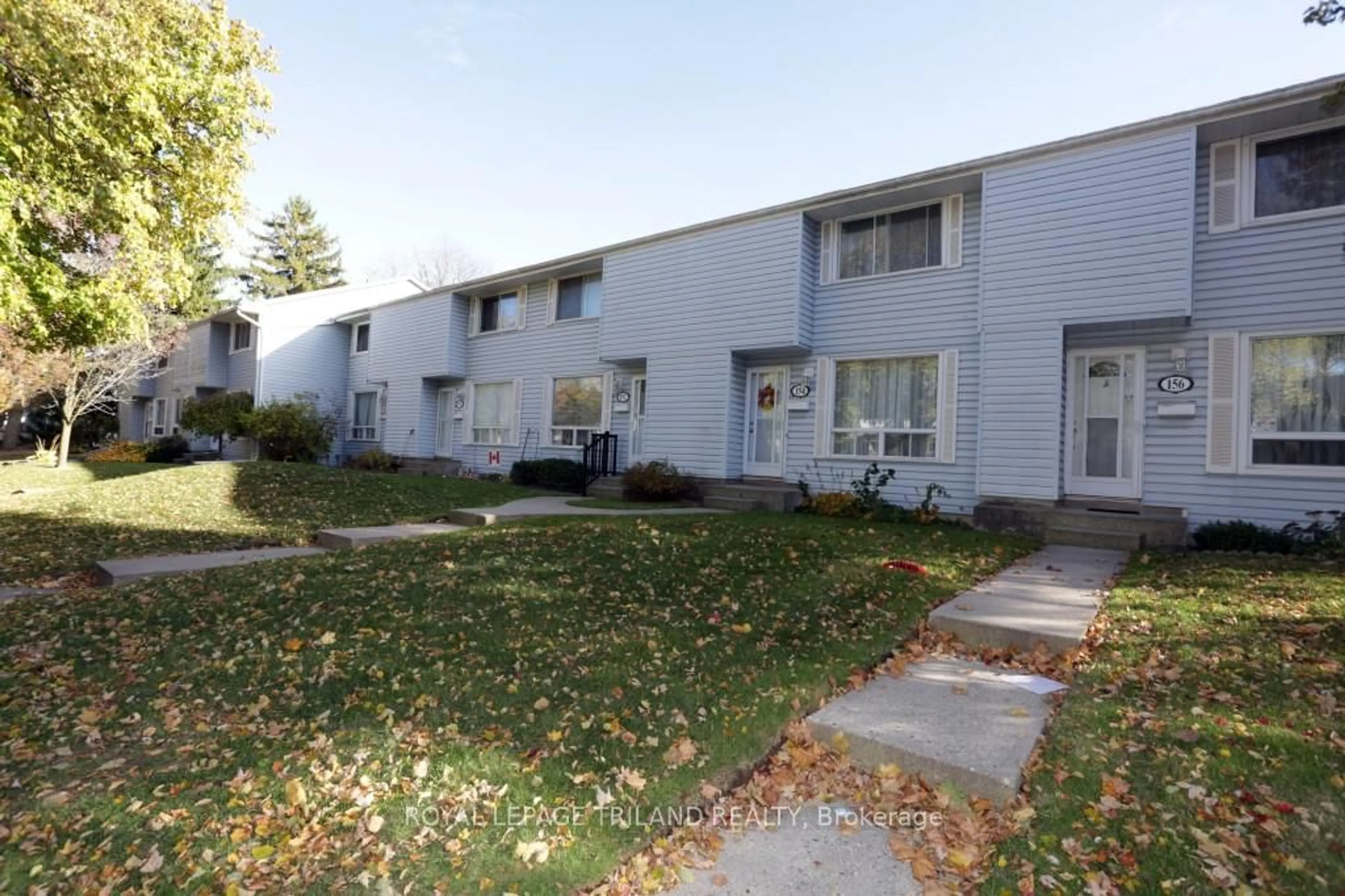 Patio, street for 152 Monmore Rd, London North Ontario N6G 3A6