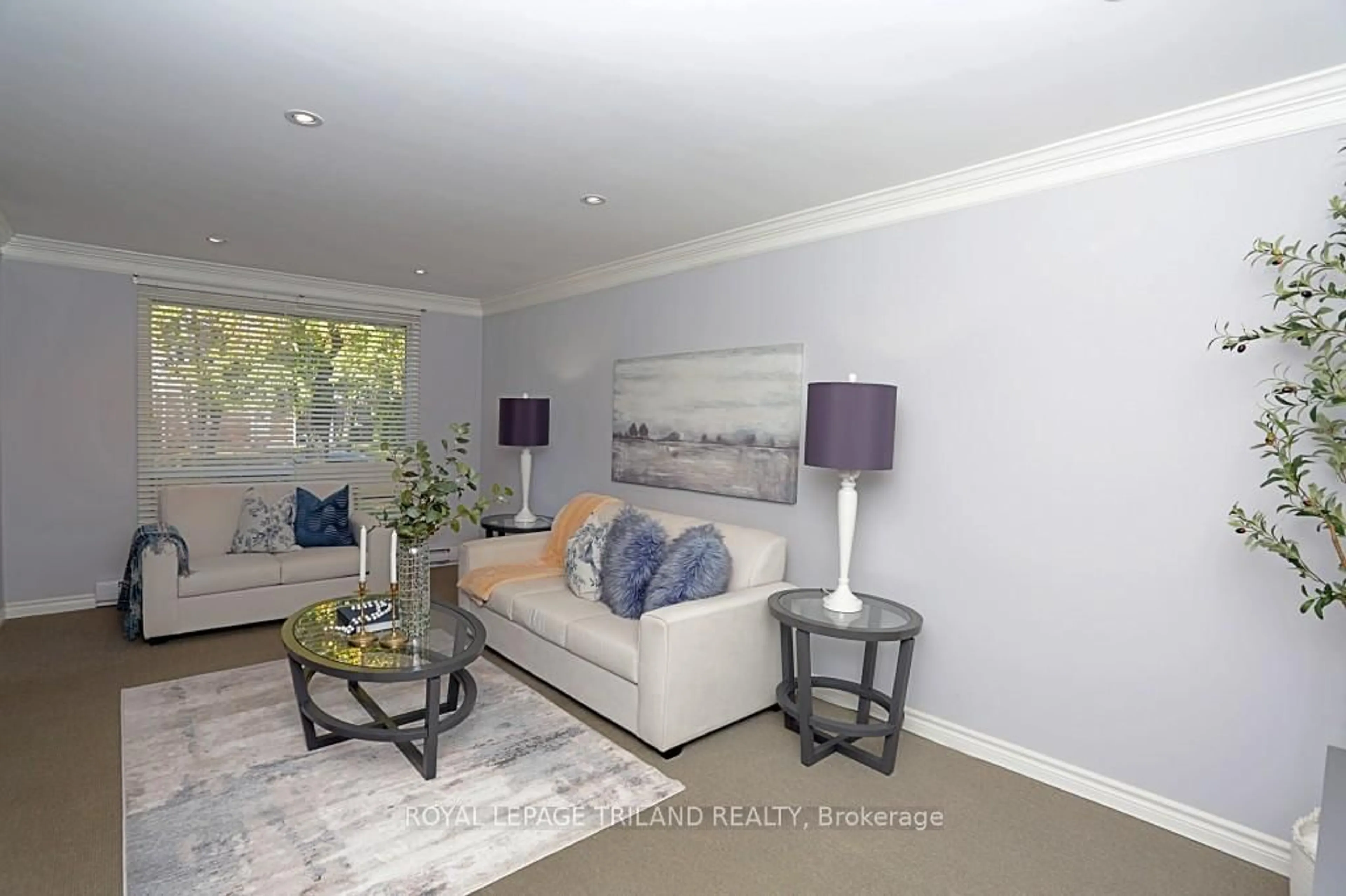 Living room with furniture, unknown for 152 Monmore Rd, London North Ontario N6G 3A6