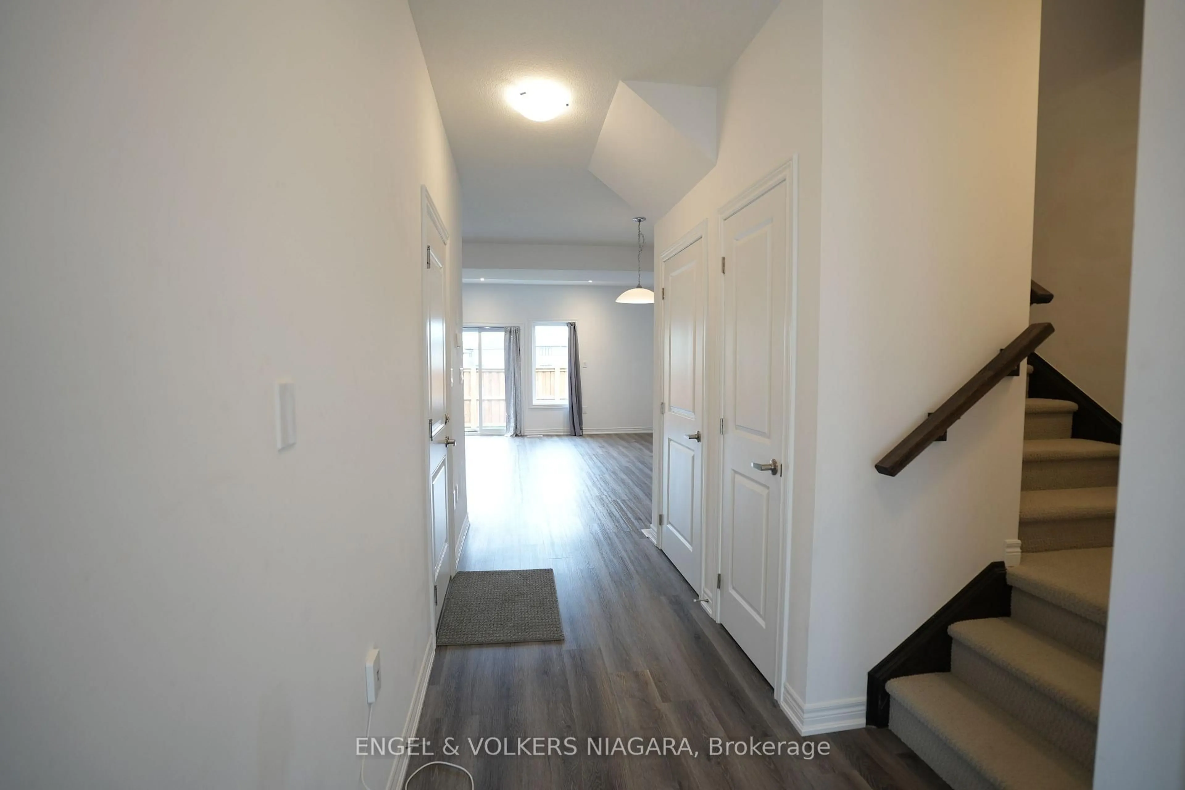 Indoor entryway for 448 Blackburn Dr #13, Brantford Ontario N3T 0X2