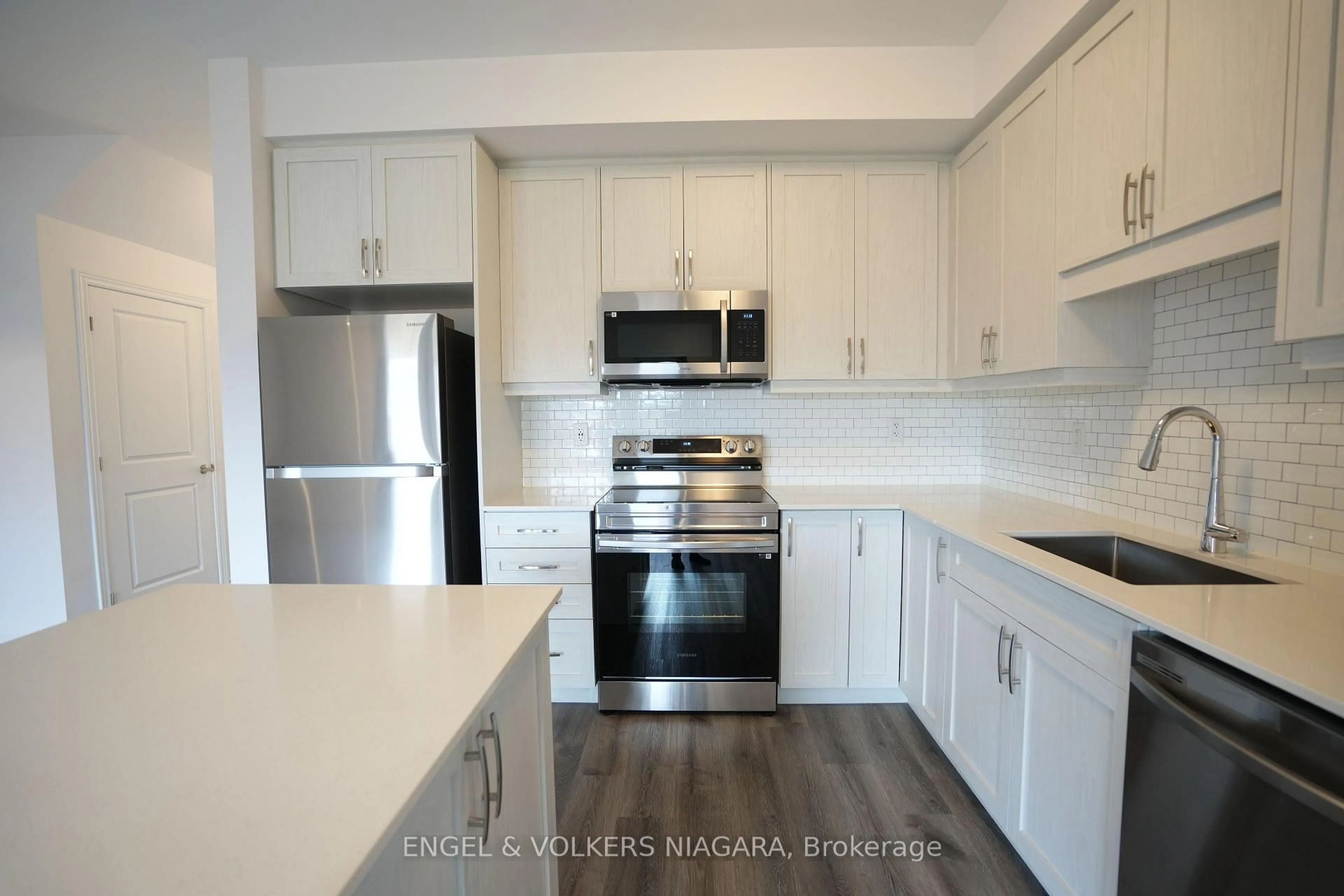 Standard kitchen, unknown for 448 Blackburn Dr #13, Brantford Ontario N3T 0X2