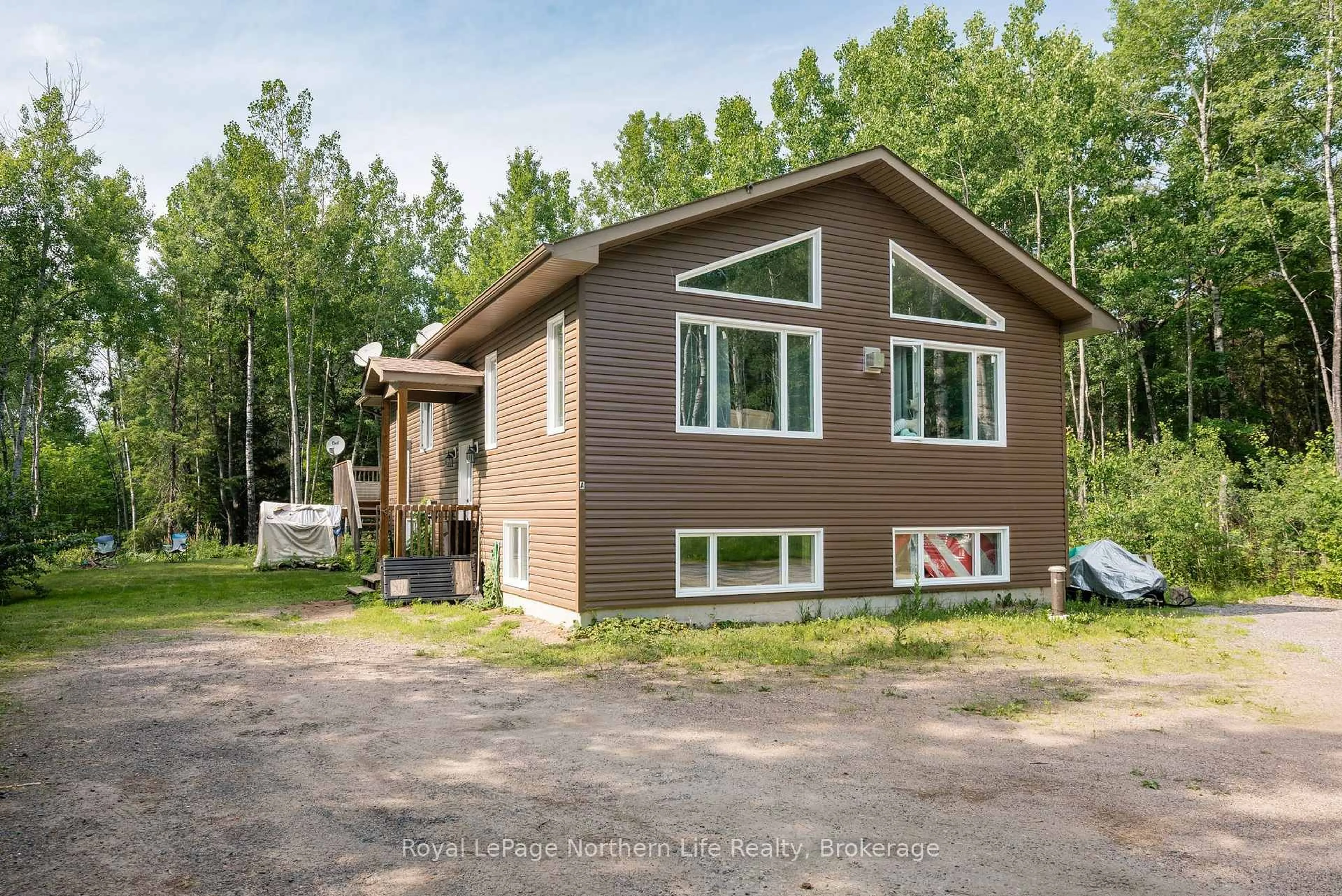 Home with vinyl exterior material, unknown for 522 Hart Rd, Callander Ontario P0H 1H0