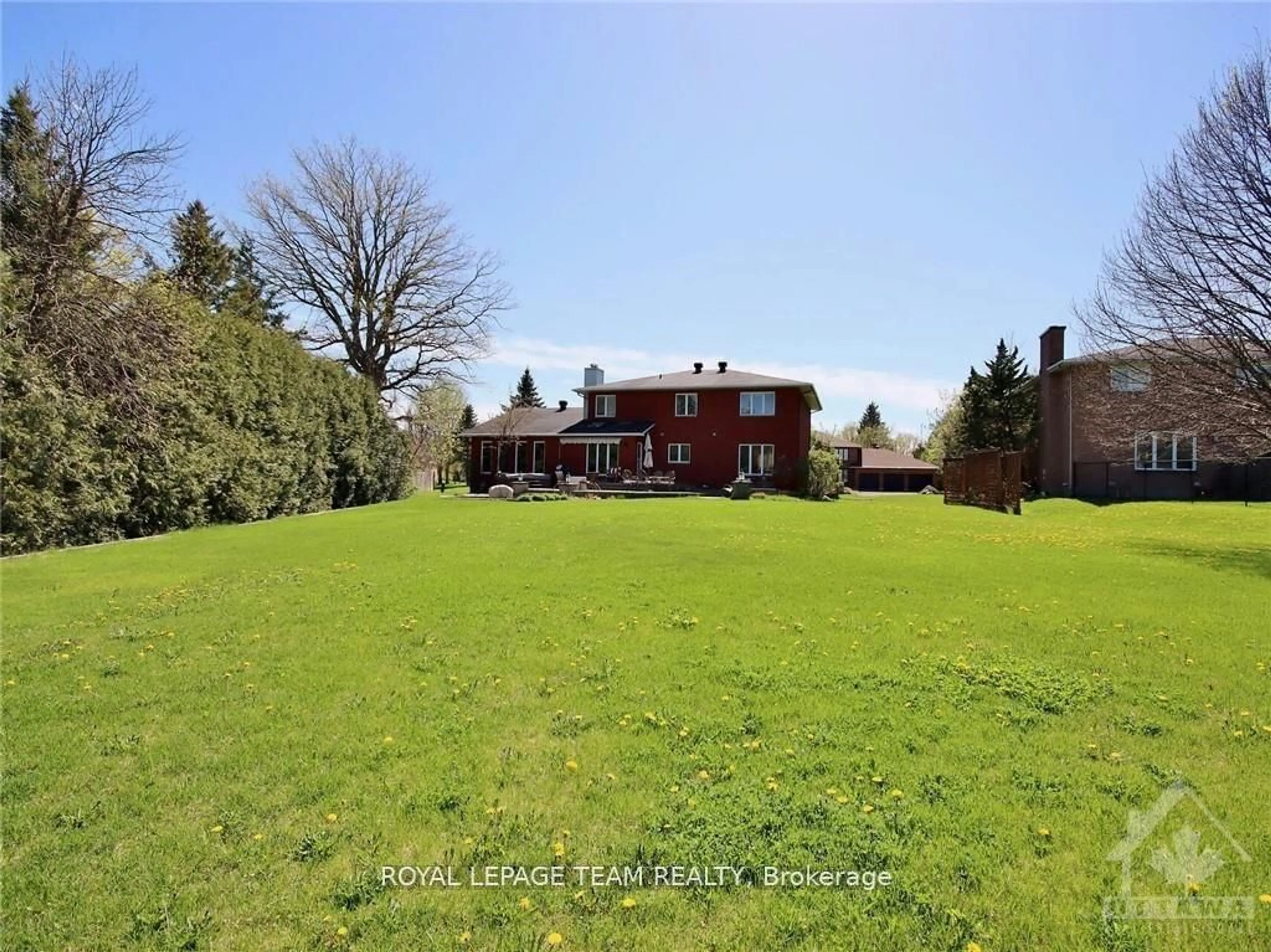 A pic from outside/outdoor area/front of a property/back of a property/a pic from drone, unknown for 1105 CINDY HILL Cres, Ottawa Ontario K4M 1E8